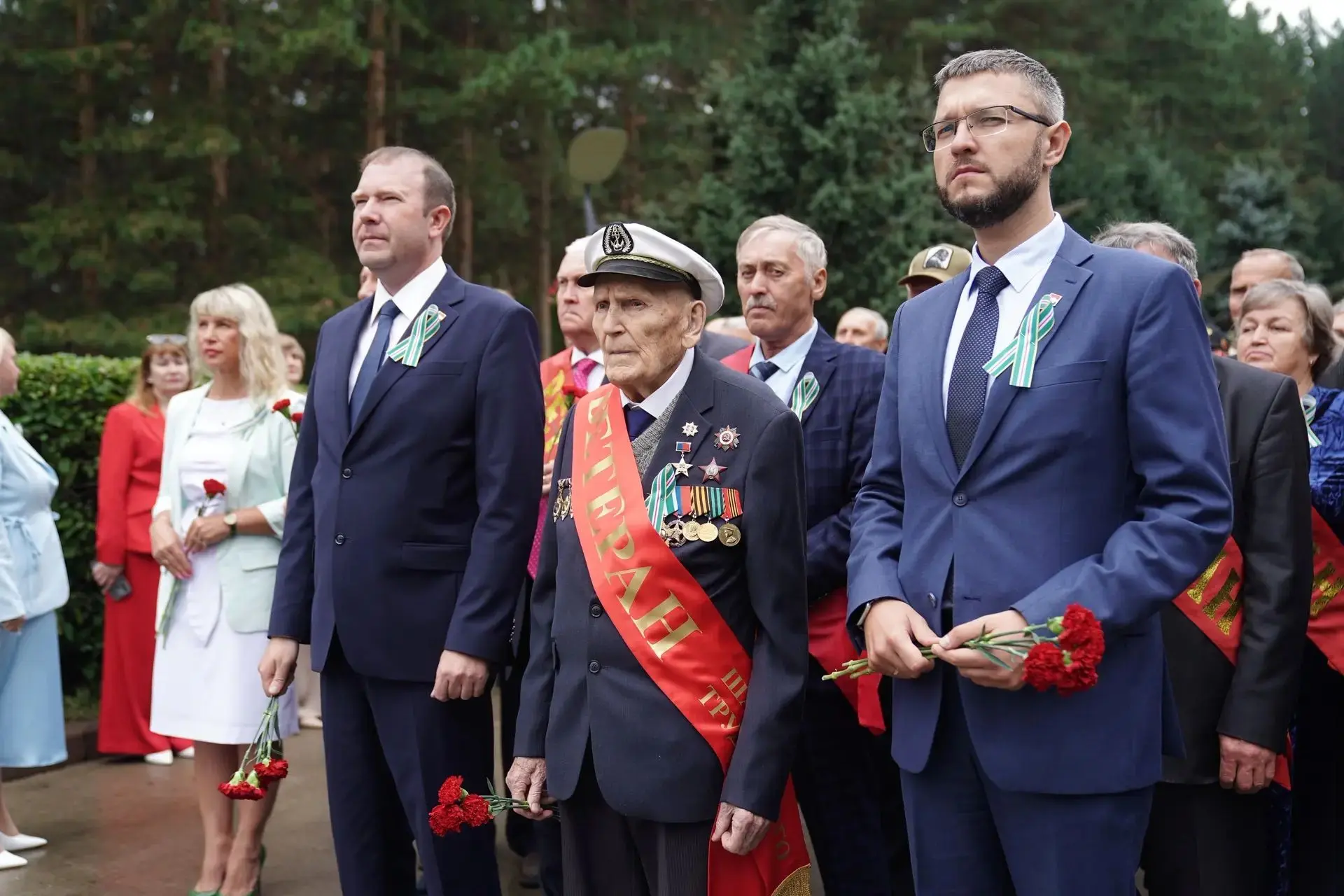 Почтили память погибших шахтеров. Возложение цветов провели на Красной Горке — в месте,...
