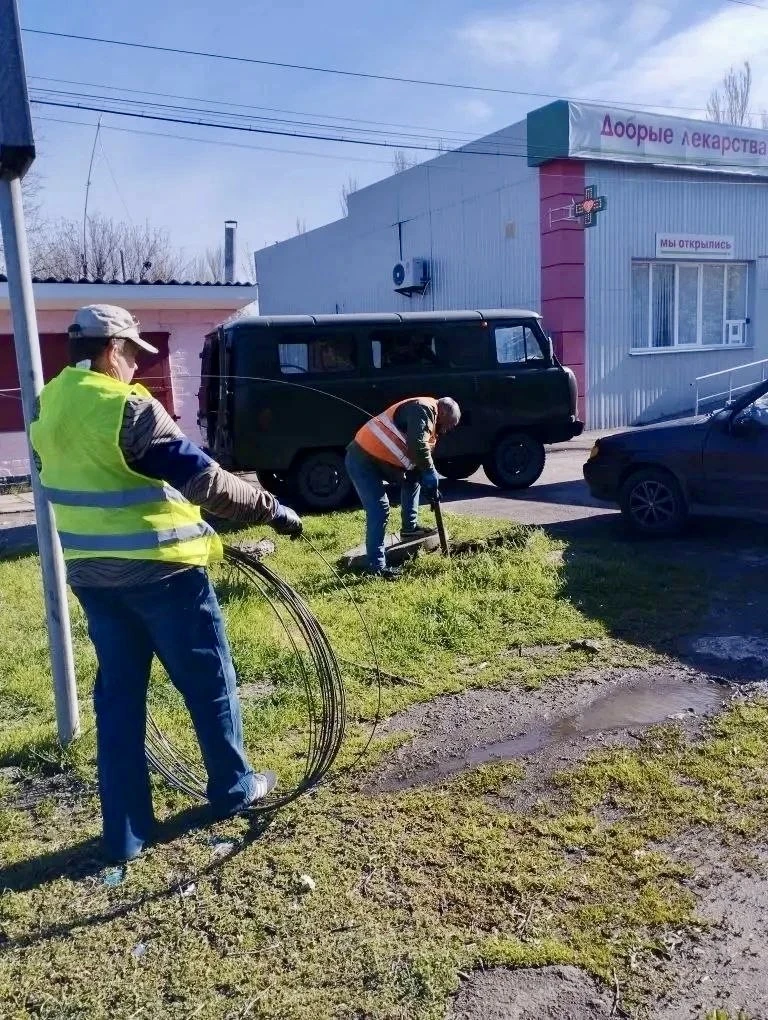 В селе Клинкино Донецкой Народной Республики установили новый насос для надежной подачи воды ⚙️Авари