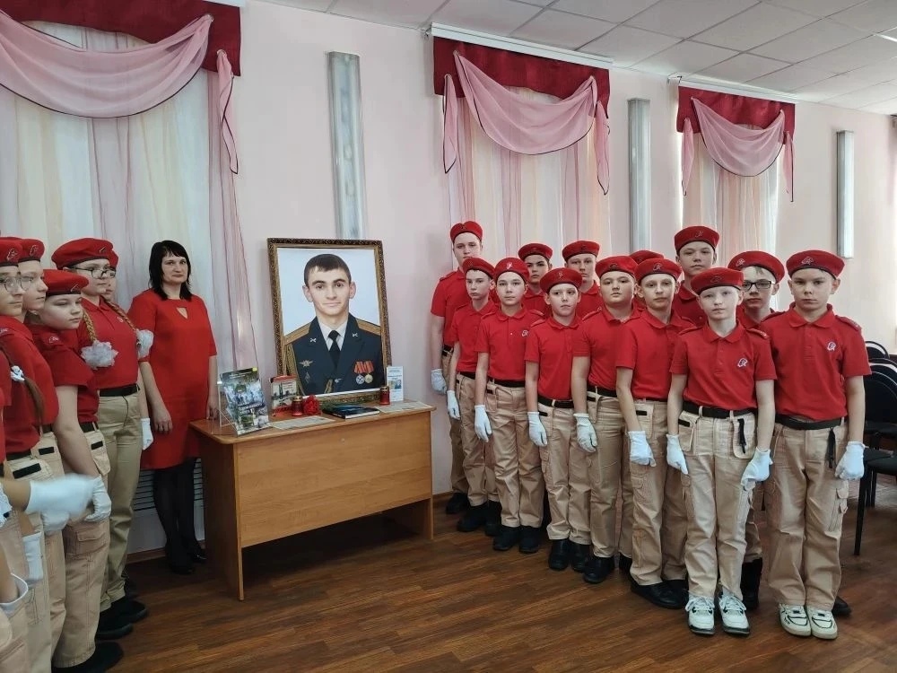 Сегодня, 12 марта, учащиеся а юнармейского  класса посетили мероприятие в библиотеке имени Фадеева. 