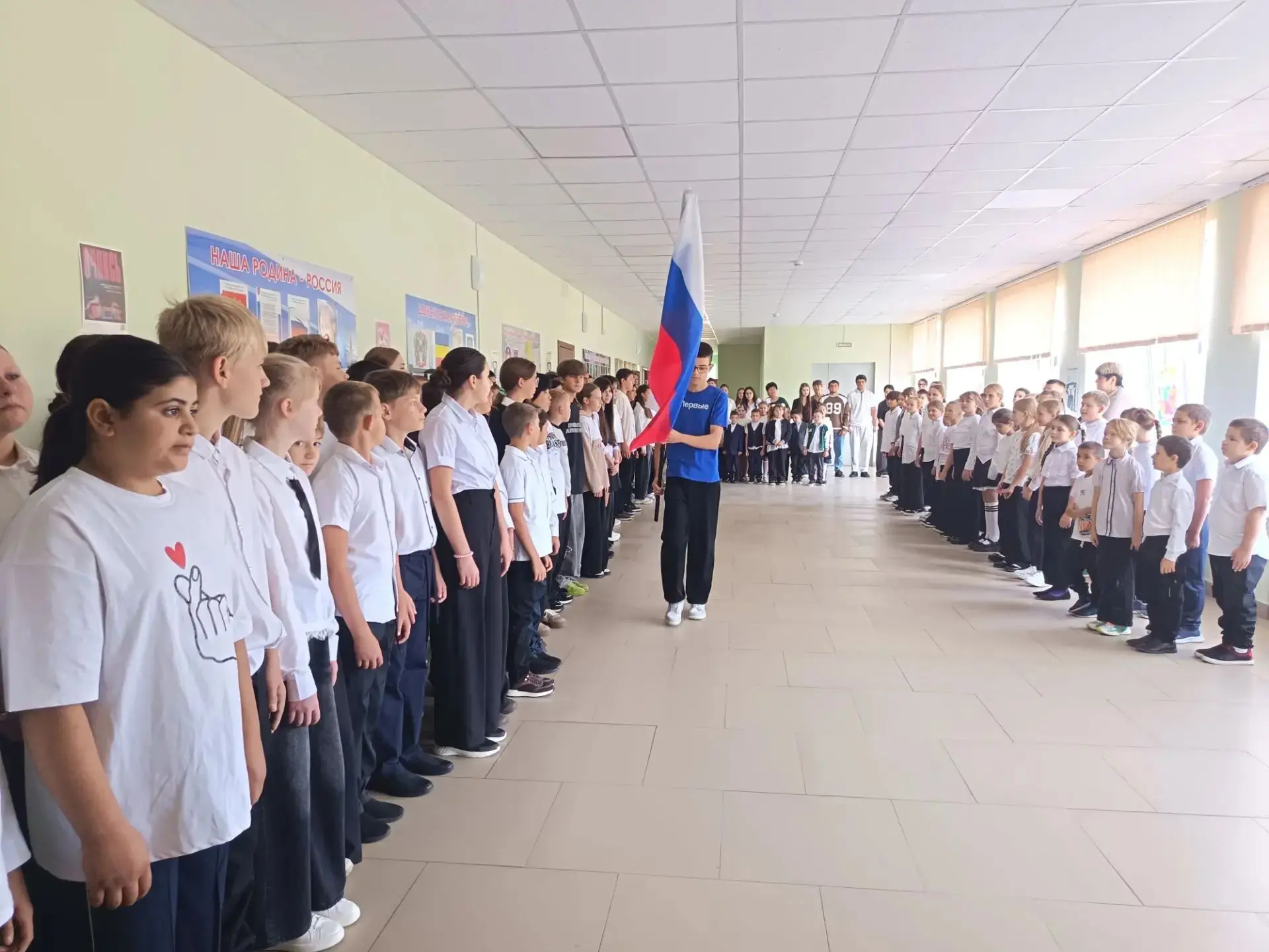 Начало новой учебной недели в нашей школе! 🇷🇺