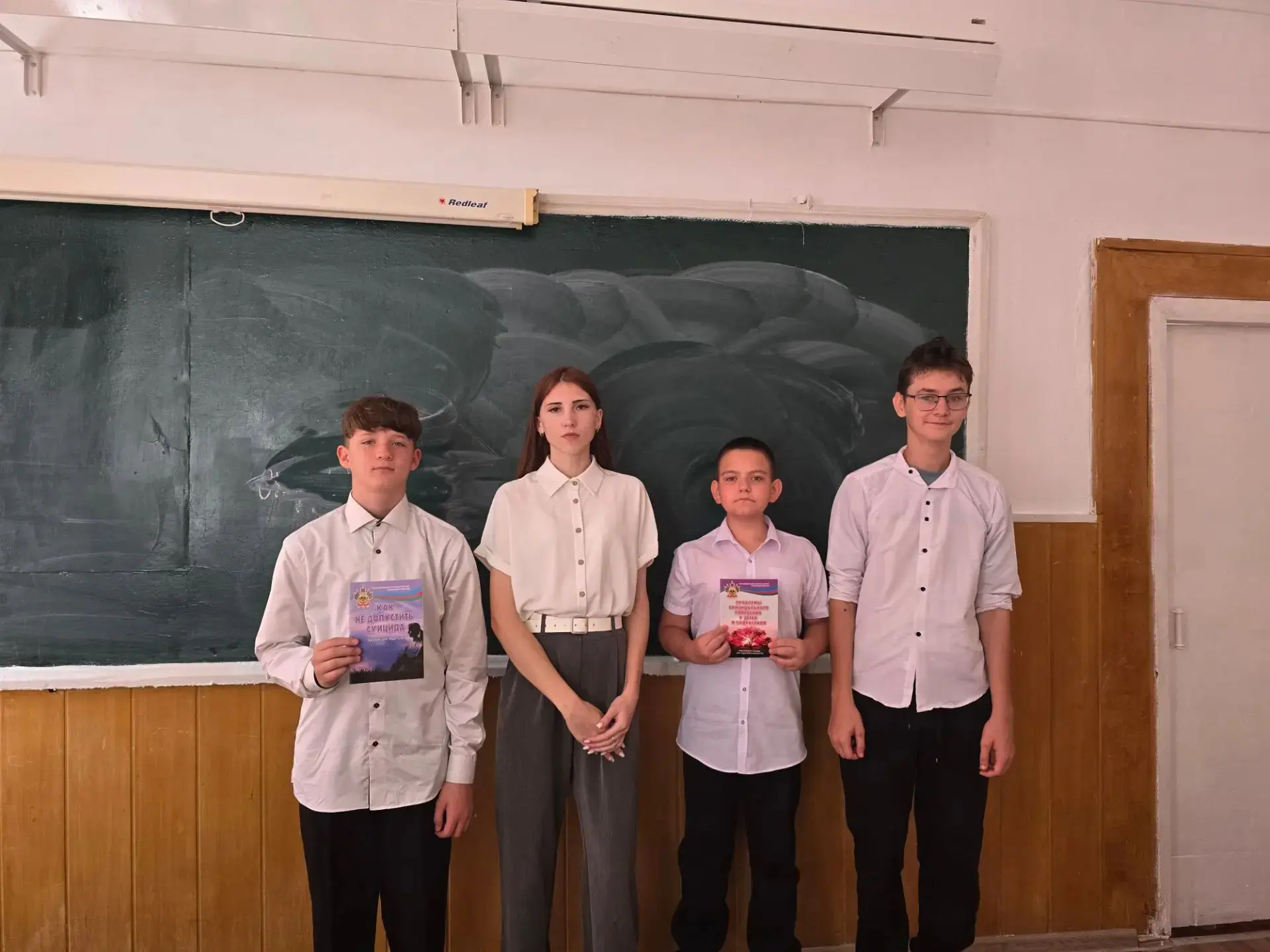 Вчера педагог- психолог Пищалова Е.А. провела беседу на тему «Суицид. Жизнь на волоске».