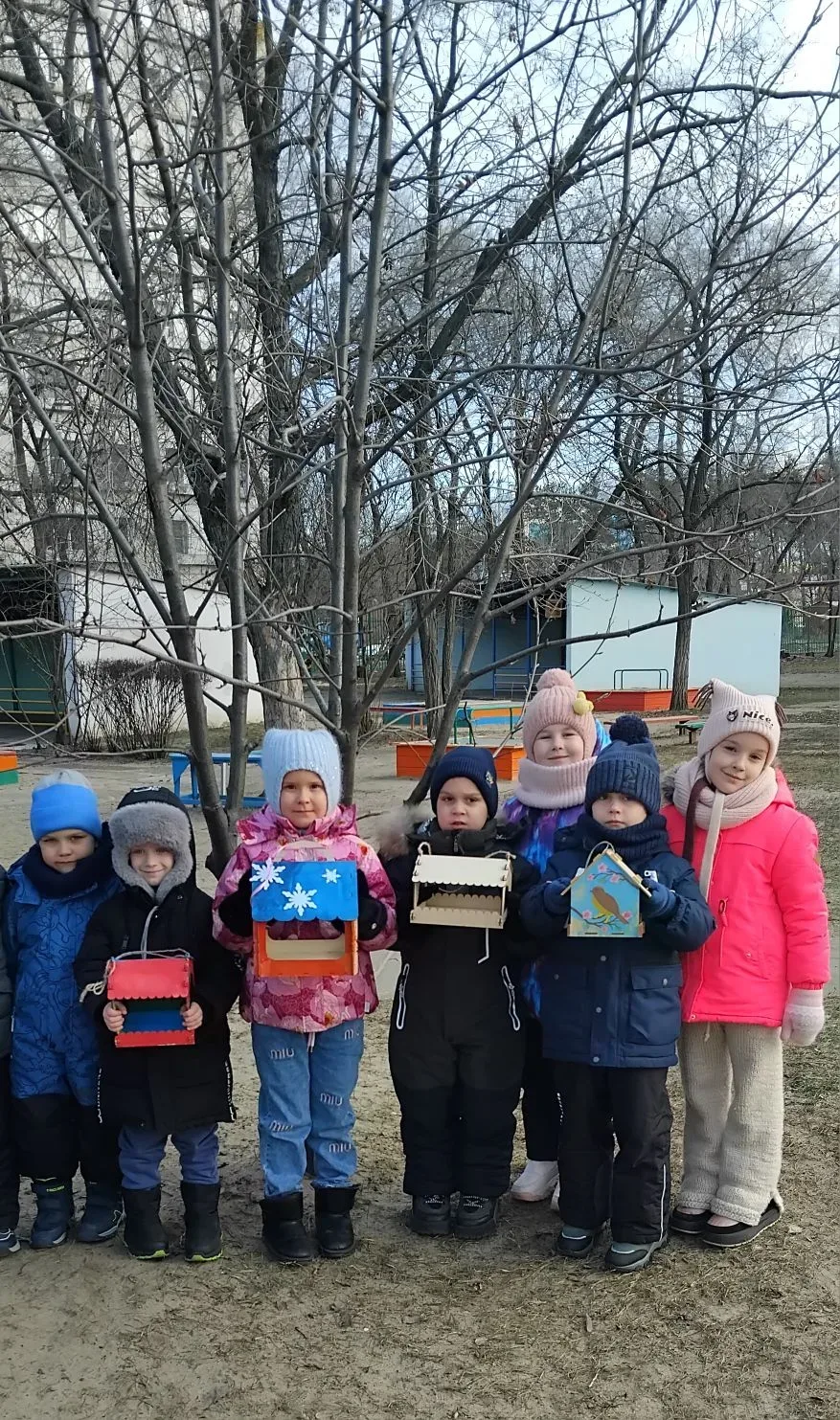 Зима для птиц- самое трудное время года: много пернатых погибает от холода и голода. Пт...