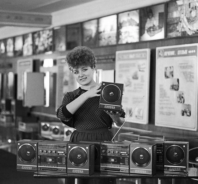 Кассетный магнитофон — мечта молодежи 1980-х. «Вега-335-стерео», 1987 год.
