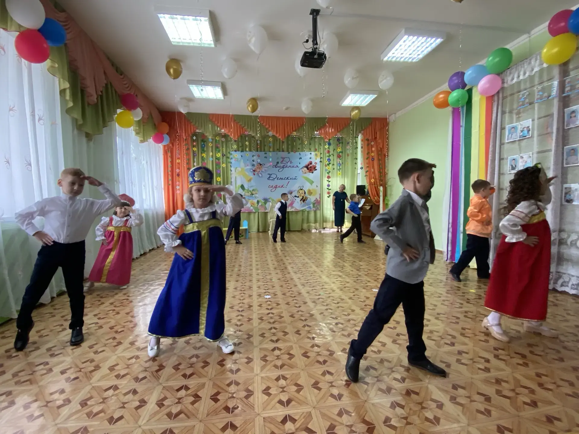 Сегодня в нашем детском саду состоялся выпускной! 🎉

Наши выпускники, нарядные и счастливые, словно
