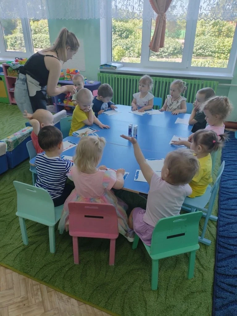 Беседа в младшей группе "В след за радугой". Целью данной беседы является развитие познавательной и 