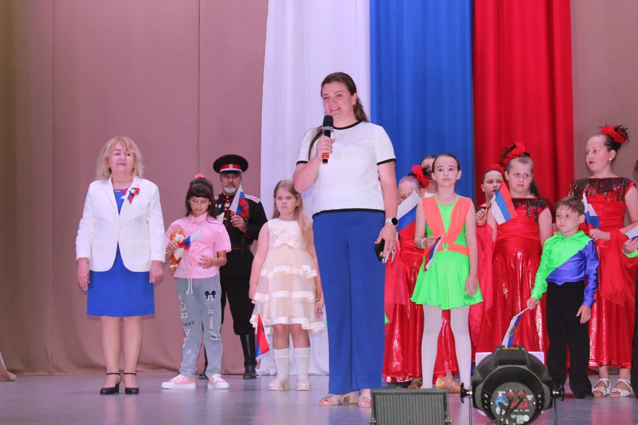 🇷🇺12 июня 2026 года в 12:00ч на сцене культурно-досугового центра «Некрасовский» состоялся праздни