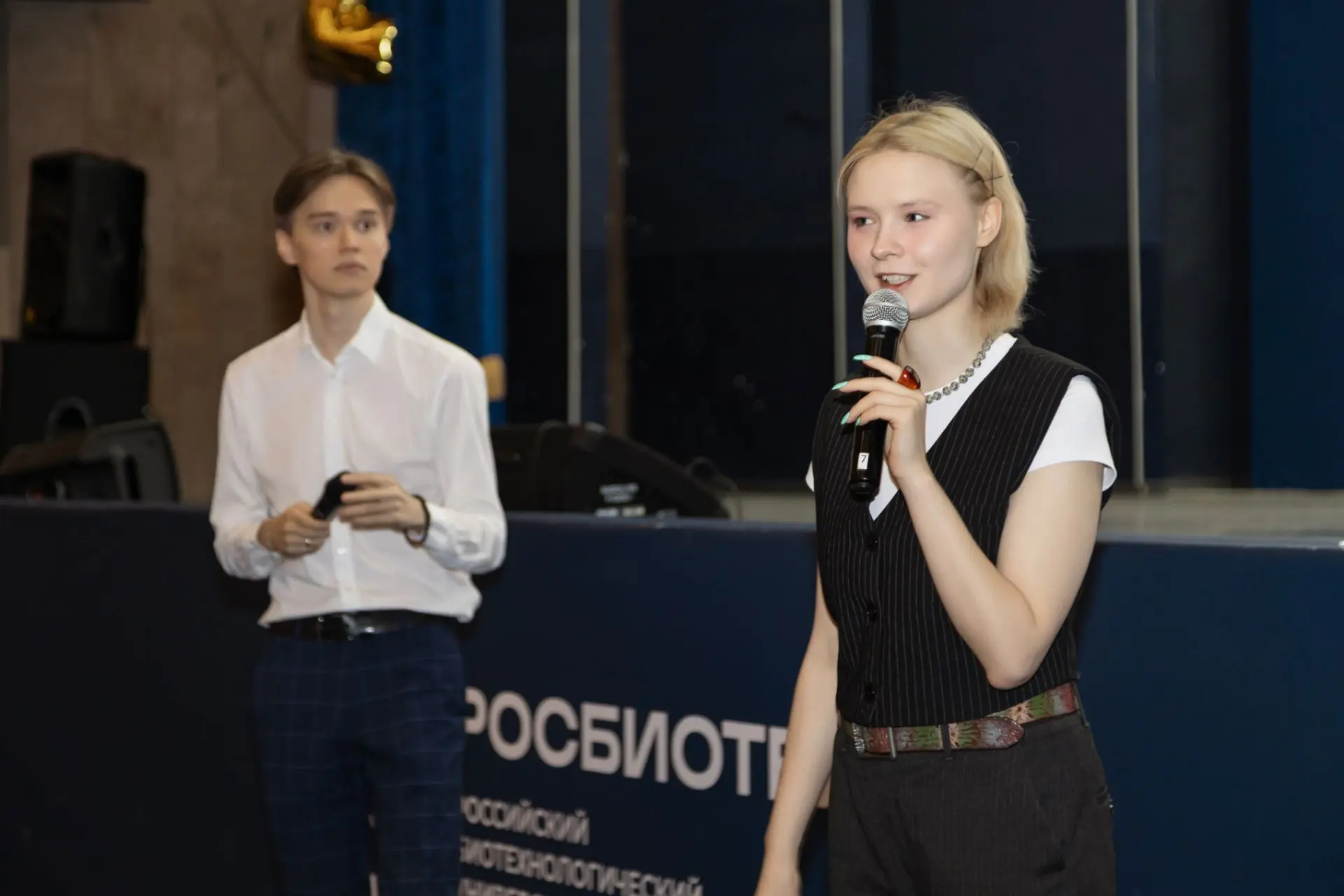 ⚡ До начала крупного форума остаются считанные часы. В сети появляются фейки. Телефоны не замолкают.