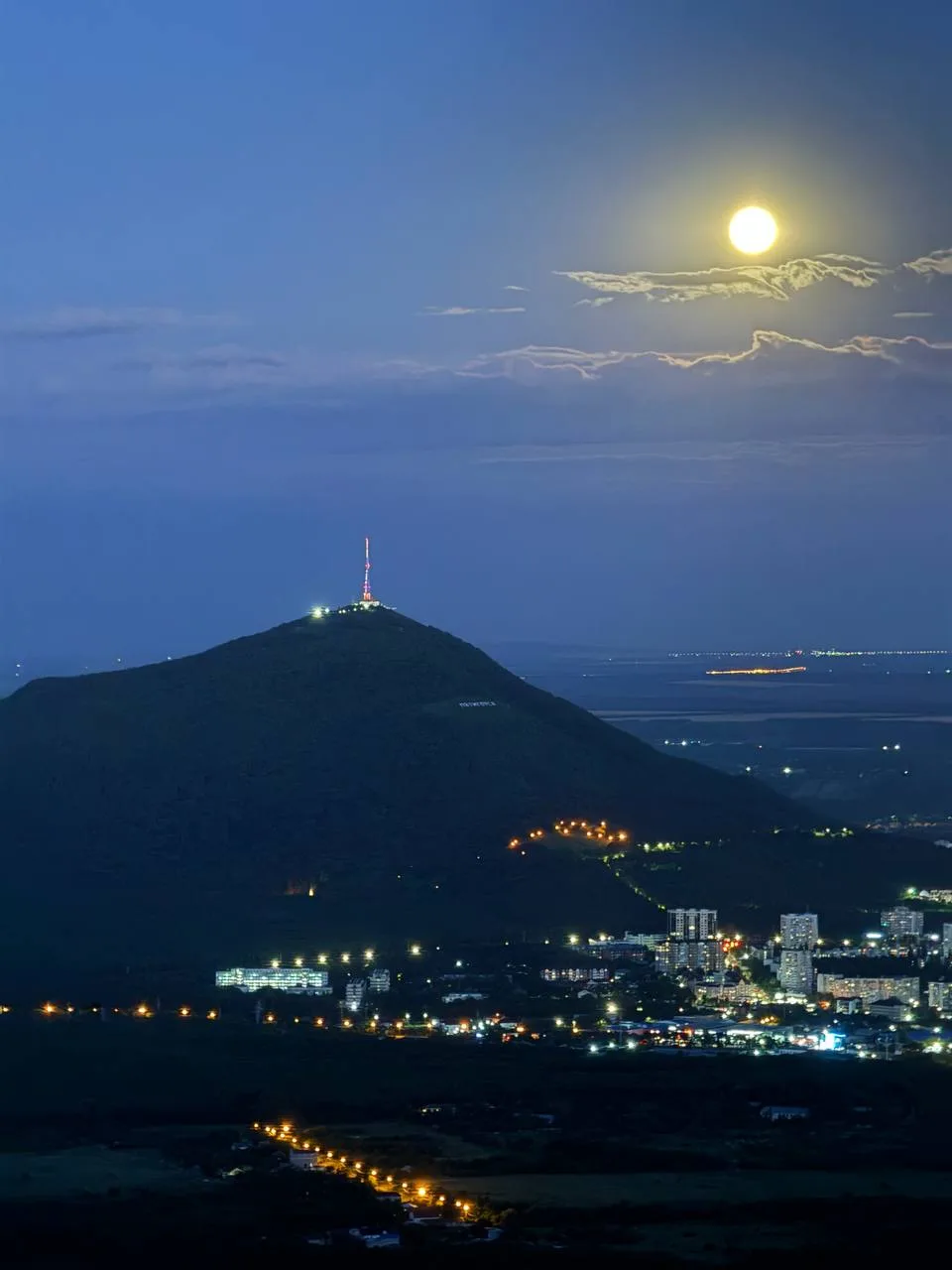 Под светом луны 🌑 ✨
Фото: Артём Мелетов

@ptg_info
