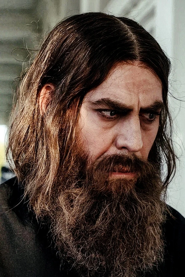 Это Дмитрий Дюжев. В роли Григория Распутина…