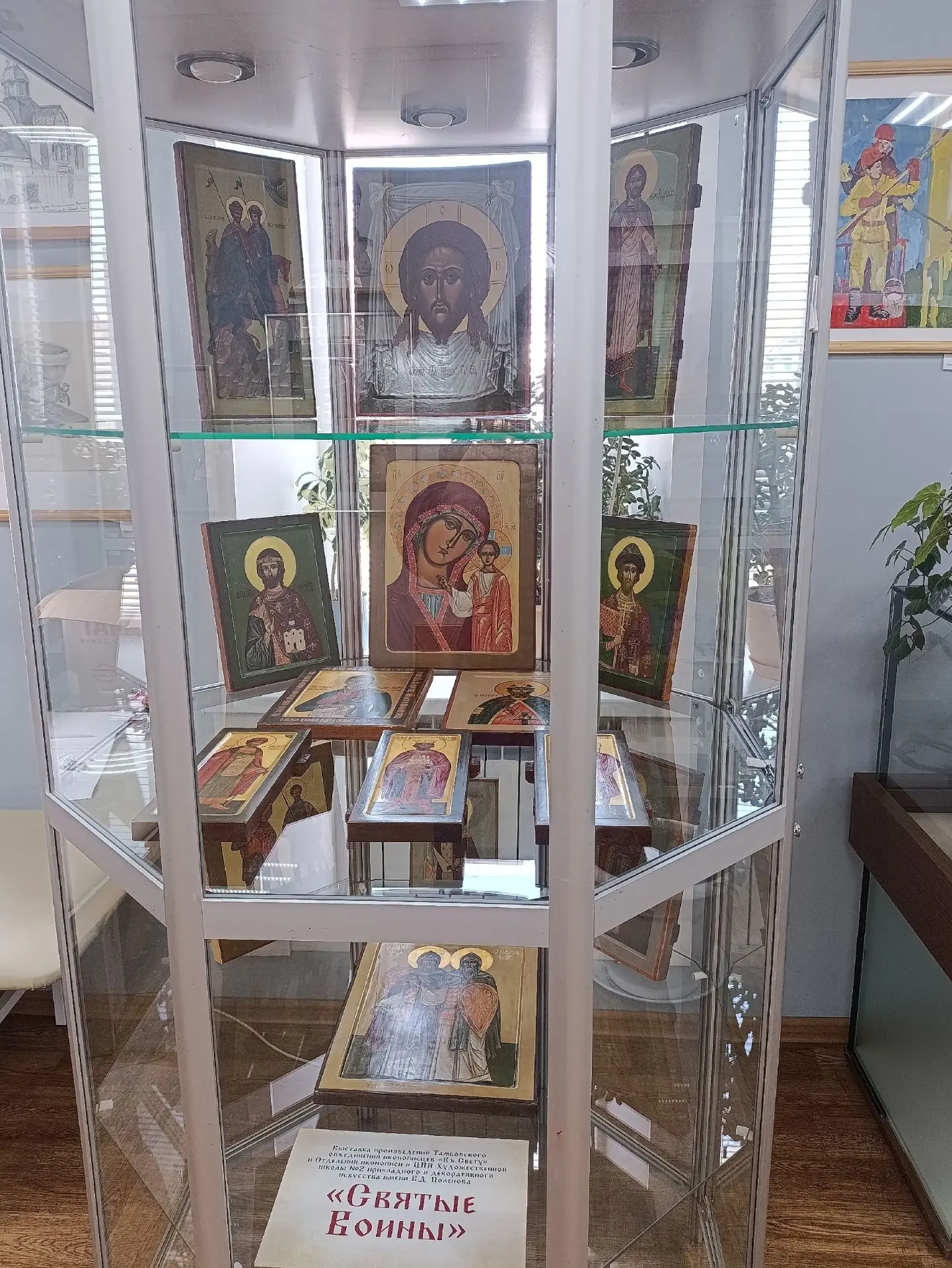 🎨В преддверии Дня Победы в Детской художественной школе №2 представлена выставка иконо...