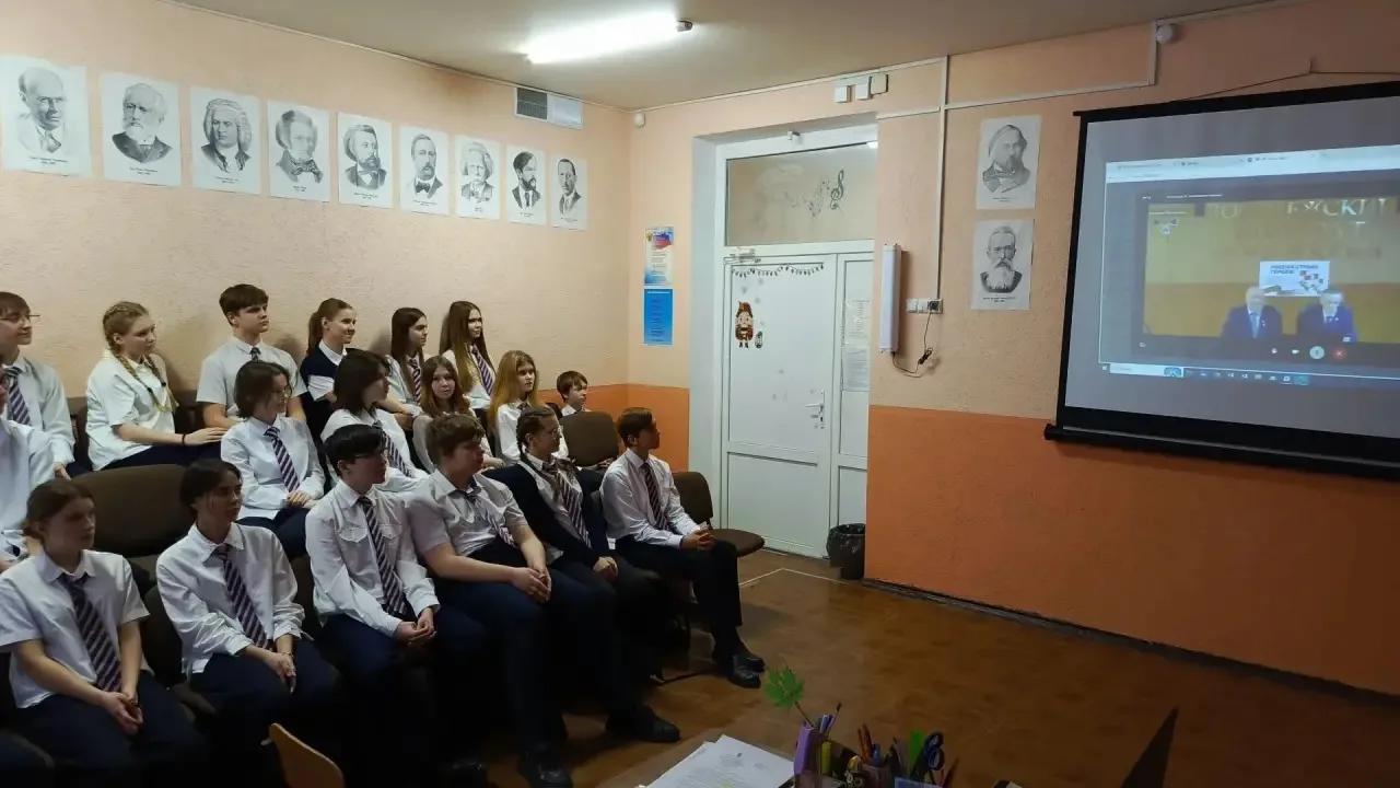 Сегодня прошла онлайн встреча учеников 9-х классов в честь празднования Дня Защитника Отечества с Ге