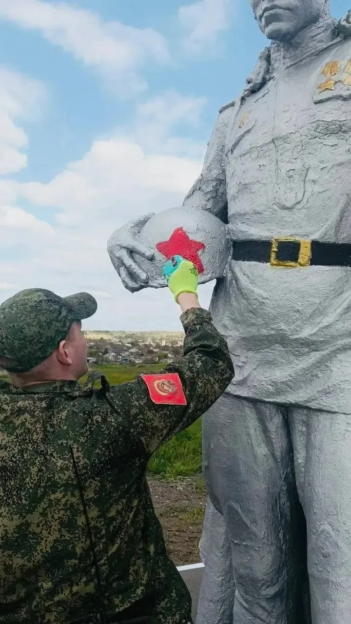 🕊🇷🇺 Военнослужащие 55ой бригады группировки «Центр» в преддверии празднования Дня Победы восстановил