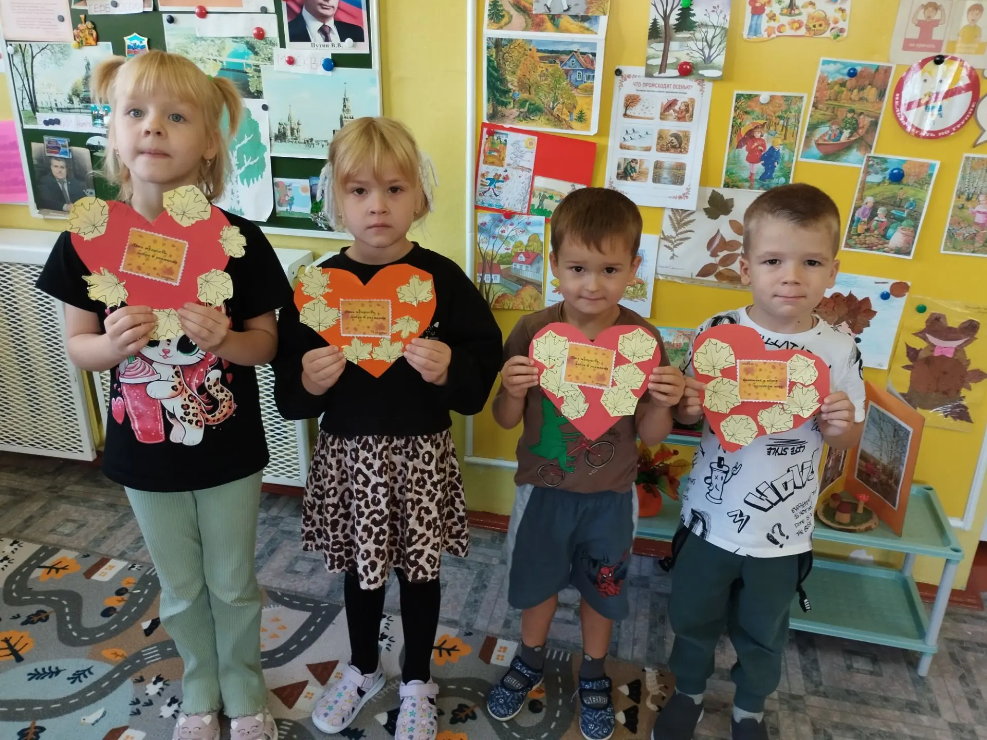1 октября у нас в группе,прошла беседа ко Дню пожилых людей.