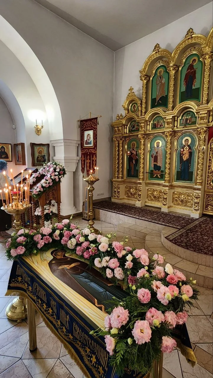 С Праздником Успения Пресвятой Богородицы. Помолились за всех, о ком вы просили😊