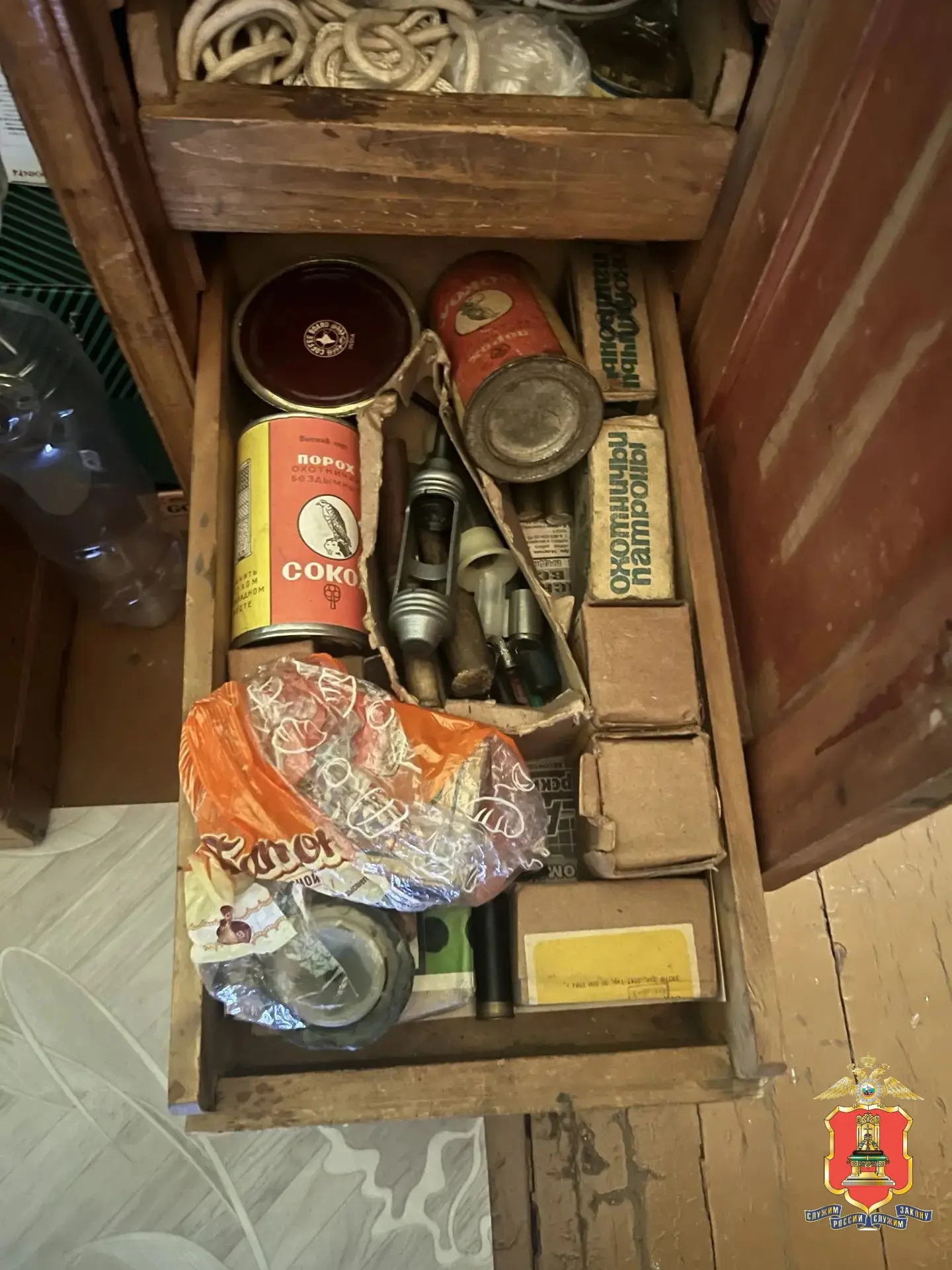 Патроны, порох и марихуану нашли полицейские у охранника из Белого Городка