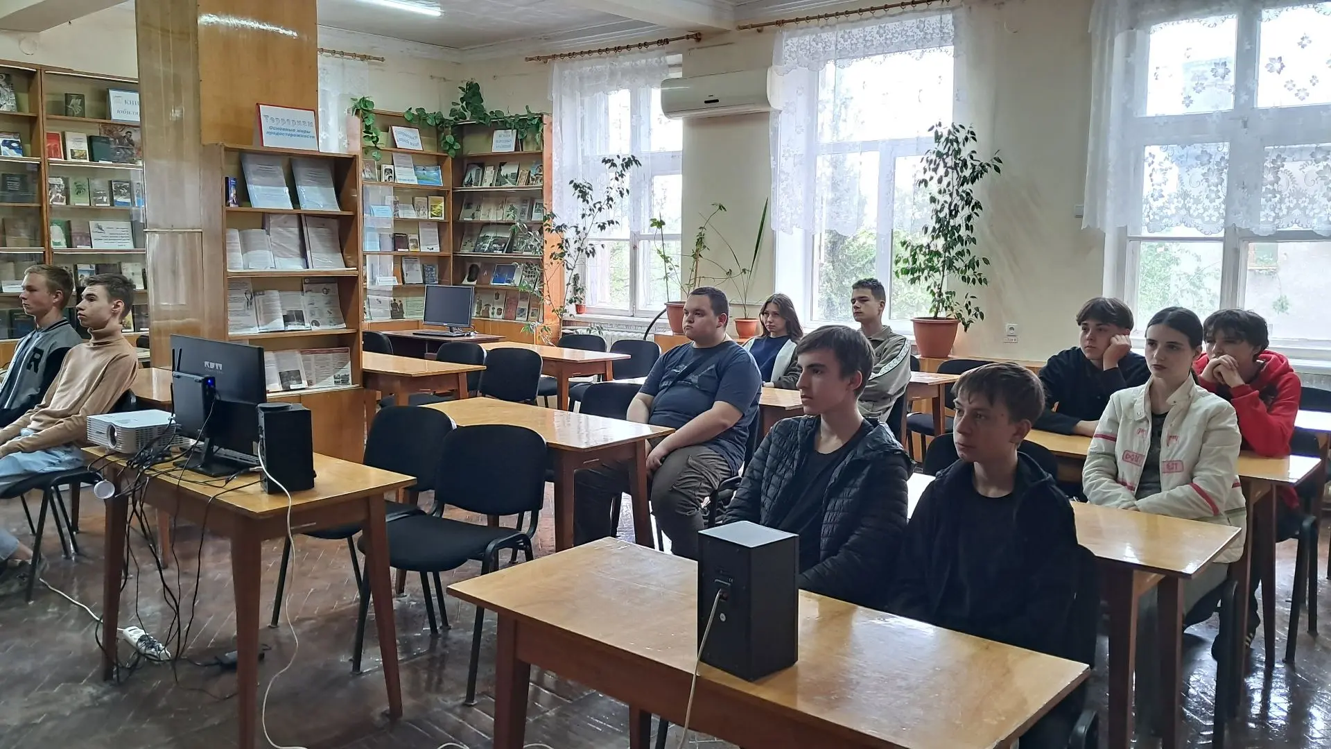 Летний кинопоказ в киноклубе Енакиевского Политеха
 
В киноклубе техникума состоялся июньский кинопо