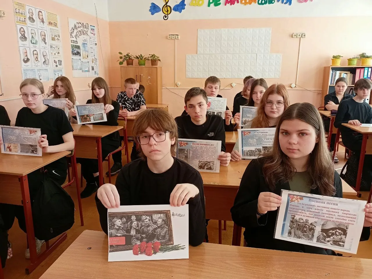 🎶 Сегодня учебная неделя началась с традиционного занятия «Разговоры о важном» — и тем...