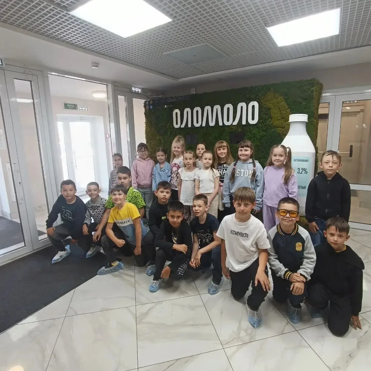 Ученики 2 «А» класса вместе с классным руководителем ярко отметили начало летних канику...