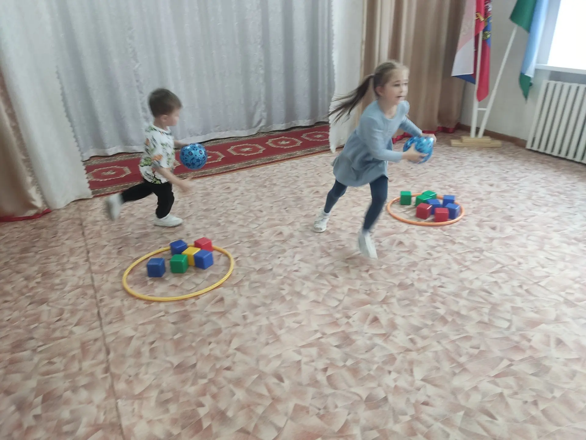 У нас прошло спортивное развлечение — «Весёлые старты»! Ребята разделились на команды и...