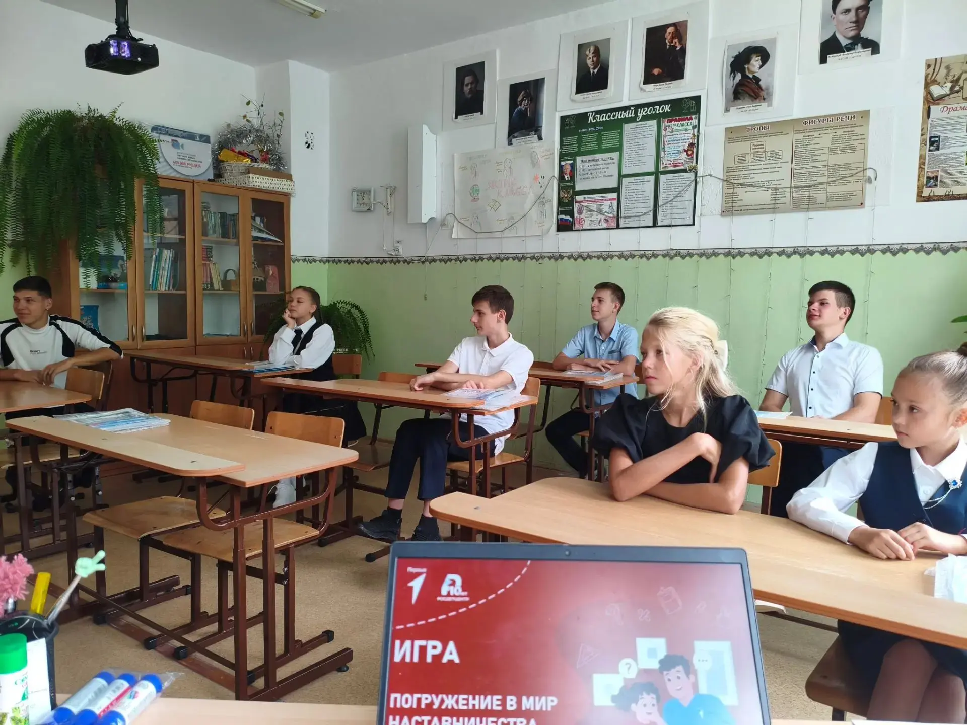 1 сентября в МБОУ «СОШ № 28 с. Анисимовка», после торжественной линейки, наши ученики с...