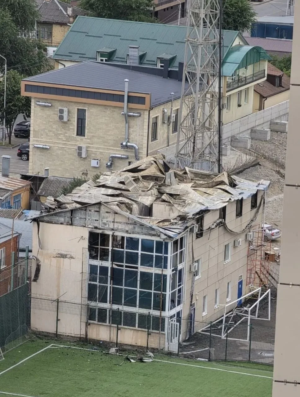 ⚡В Пятигорске произошёл пожар на базе футбольного клуба Машук-КМВ

Ночью 26 июля загорелся третий эт
