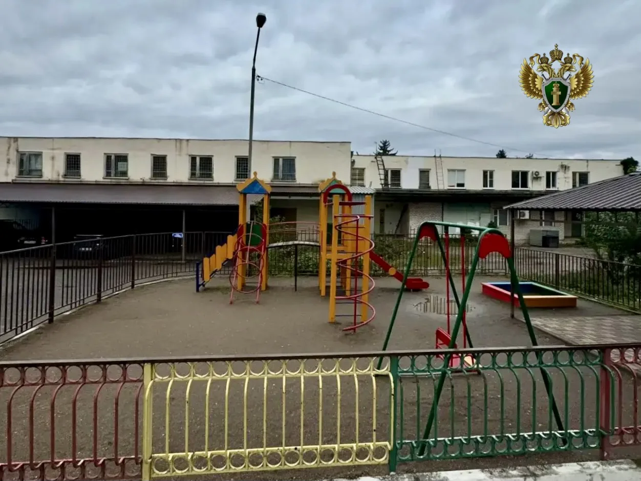 После вмешательства прокуратуры в станице Ессентукской отремонтирована детская площадка