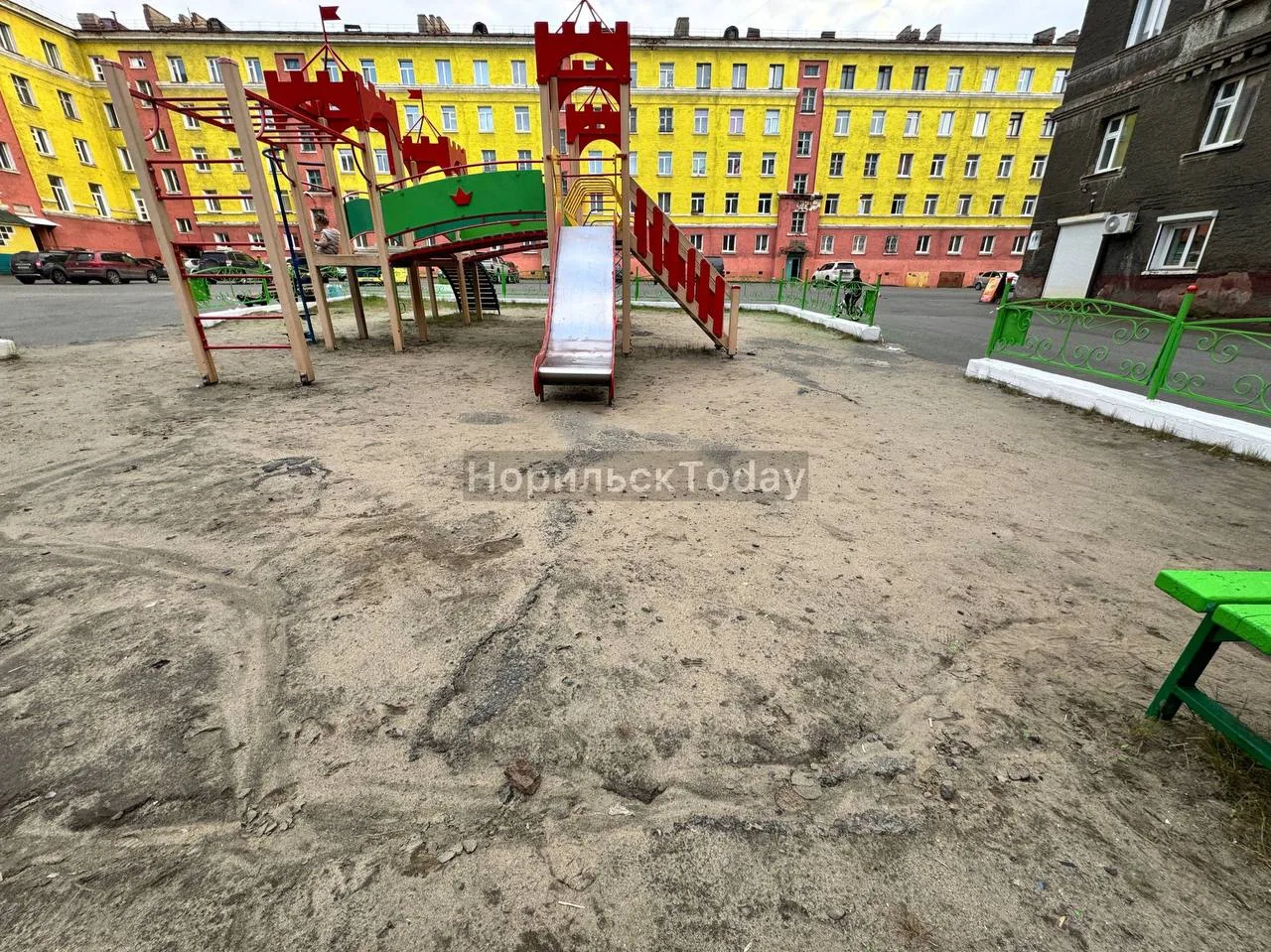 «Двор Ленинский, 11 (главный исторический и культурный ансамбль города, объединяющий на...
