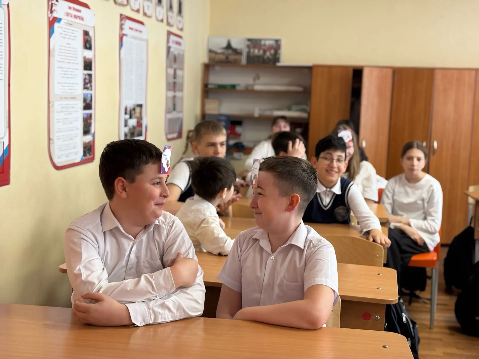 🪐 Космическое «Кто я?» в школе № 110! Активисты клуба «Навигаторы будущего» устроили для пяти‑ и шес