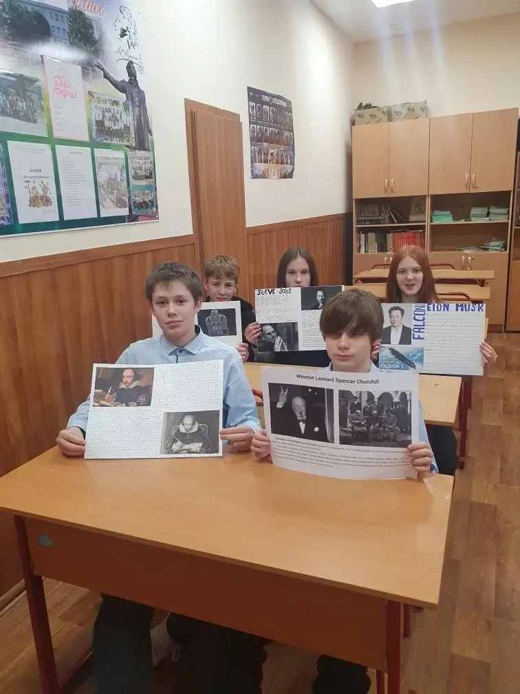 Ребята из 8а класса провели защиту проектов: "Знаменитые люди Британии и США".  Дети смотрели презен