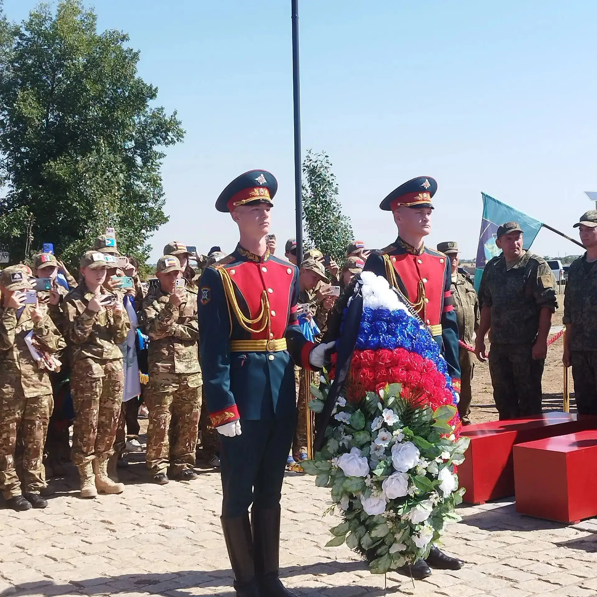 🕯 Сегодня мы побывали на священной земле села Россошки — месте, хранящем память о вели...