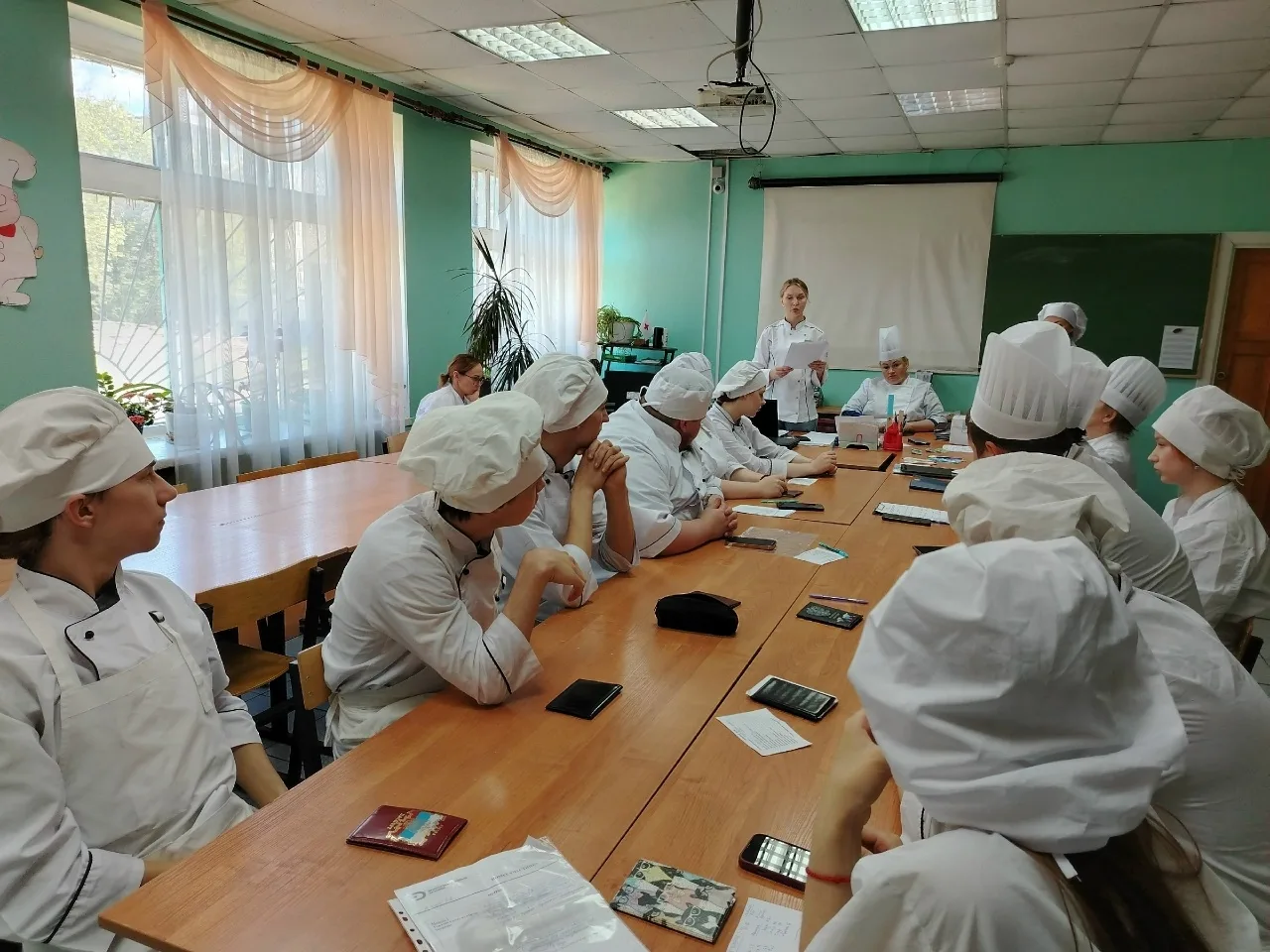 Сегодня, 02 июня, у обучающихся по специальности 43.02.15 Поварское и кондитерское дело стартовал де
