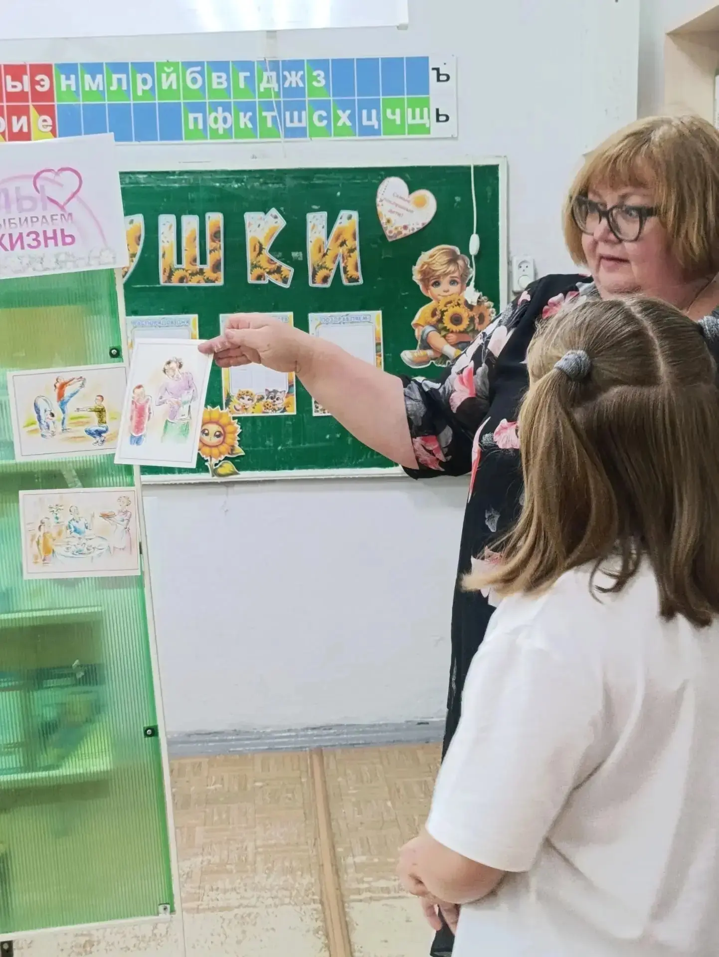 Для ребят из летнего школьного лагеря была организована книжная выставка "Я выбираю здоровый образ ж