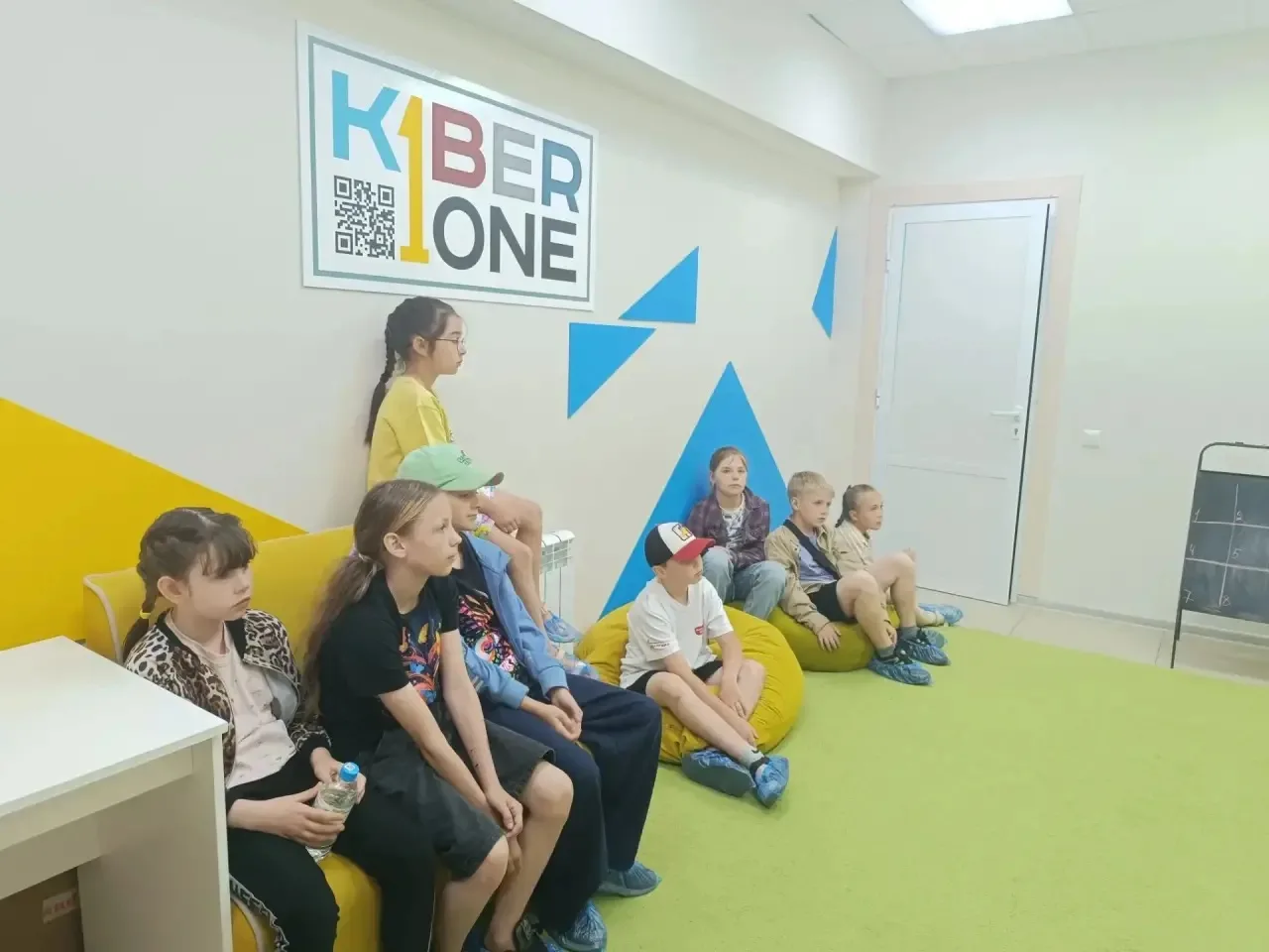 🌿 Сегодня  отряд "Черемша" посетил «Кибершколу», и это было невероятно!
 🤖 Для нас провели настоящ
