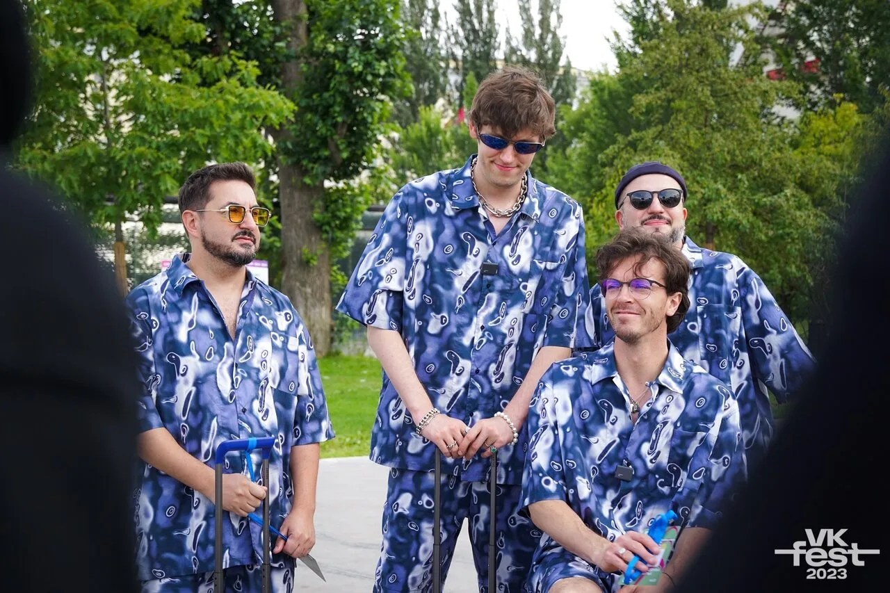 На ТНТ были, на СТС были, на НТВ (пока есть), зато на VK Fest все стабильно

Пока Антон Шастун, Дима