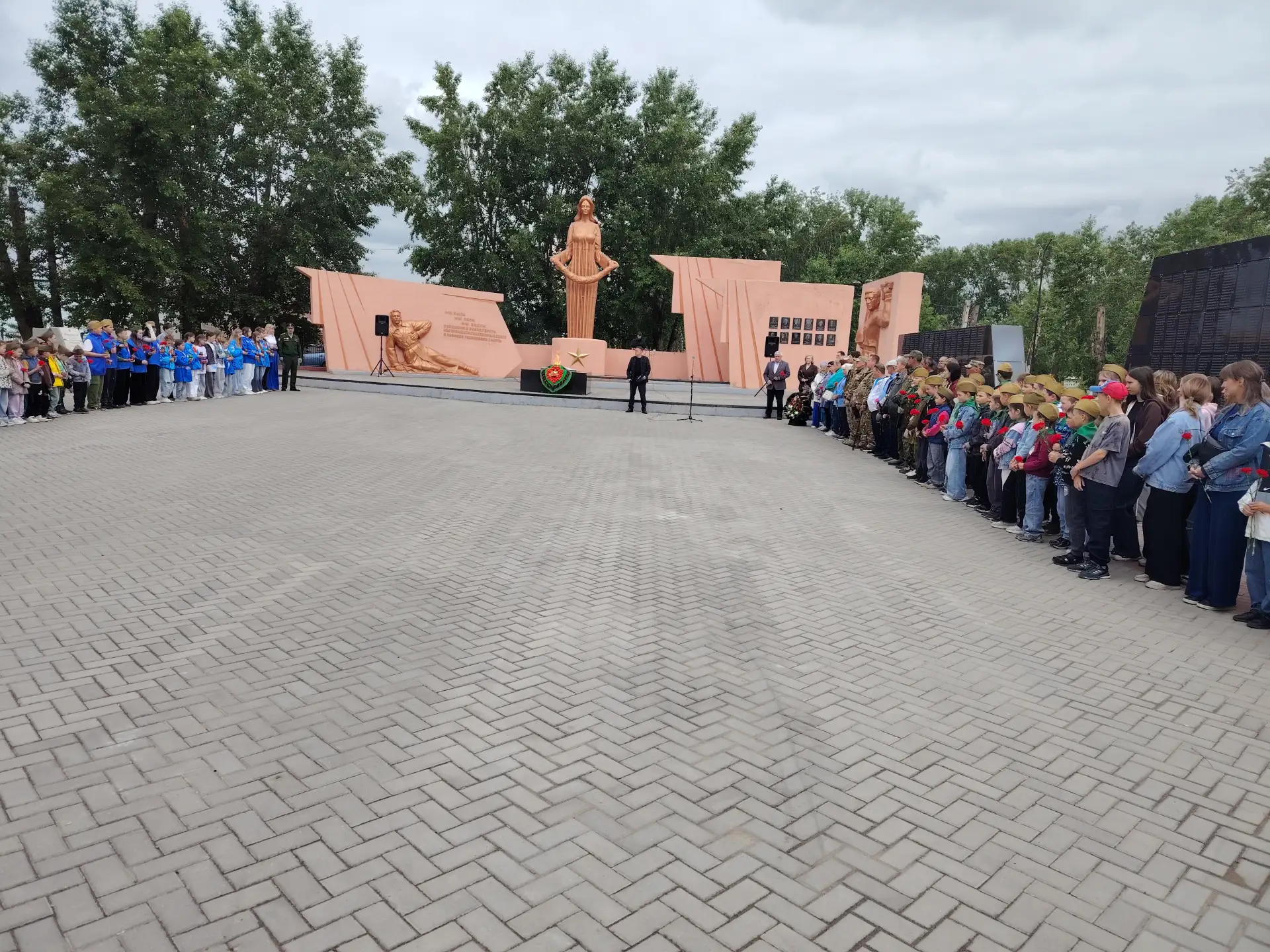 Сегодня ребята ЛДП "Ласточка", приняли участие в митинге, посвящённом Дню памяти и скорби.
22 июня-с