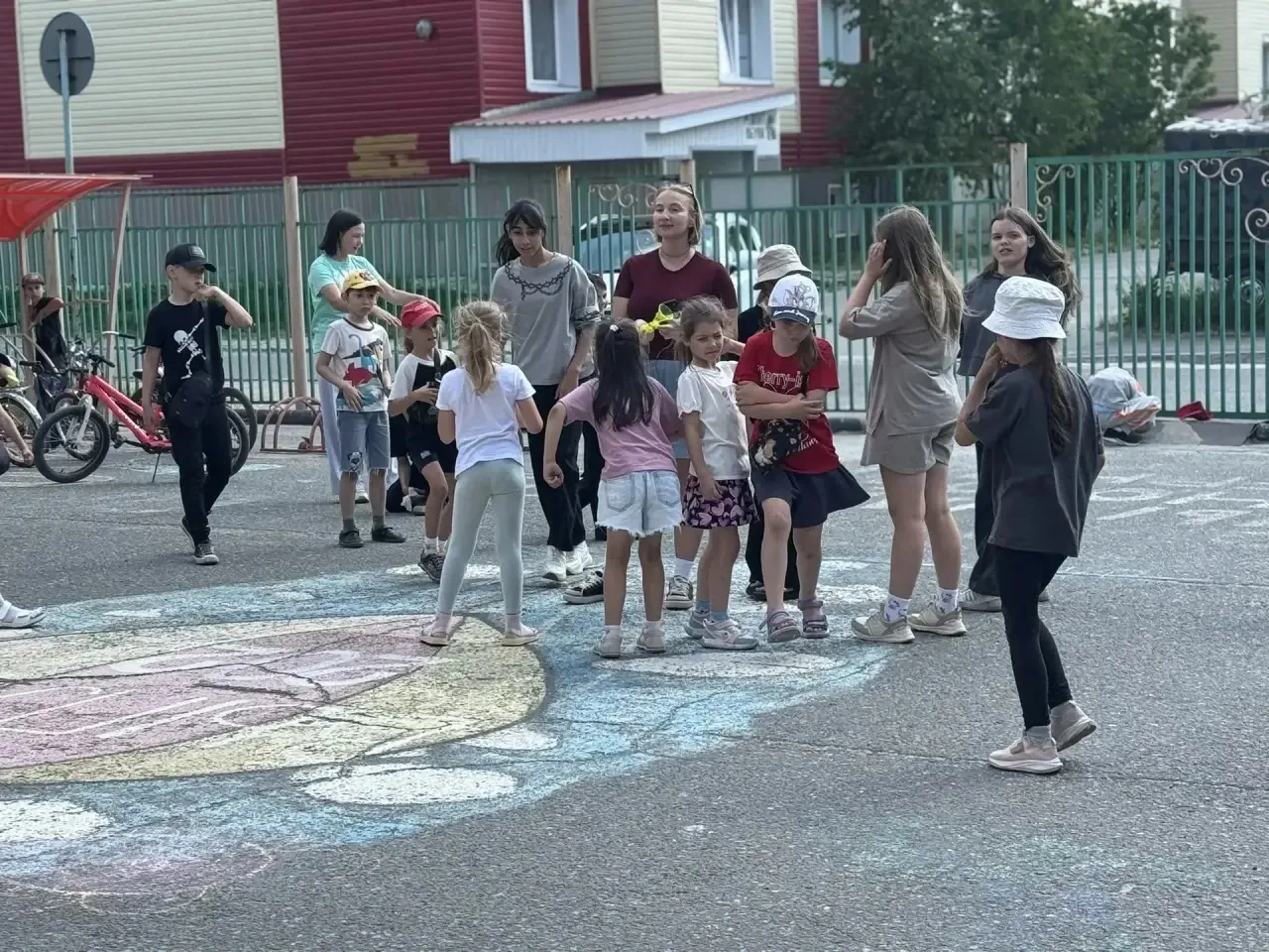 «Без лаптей, да с игрой!» педагоги Центра детского творчества посетили мальчишек и девчонок из пришк