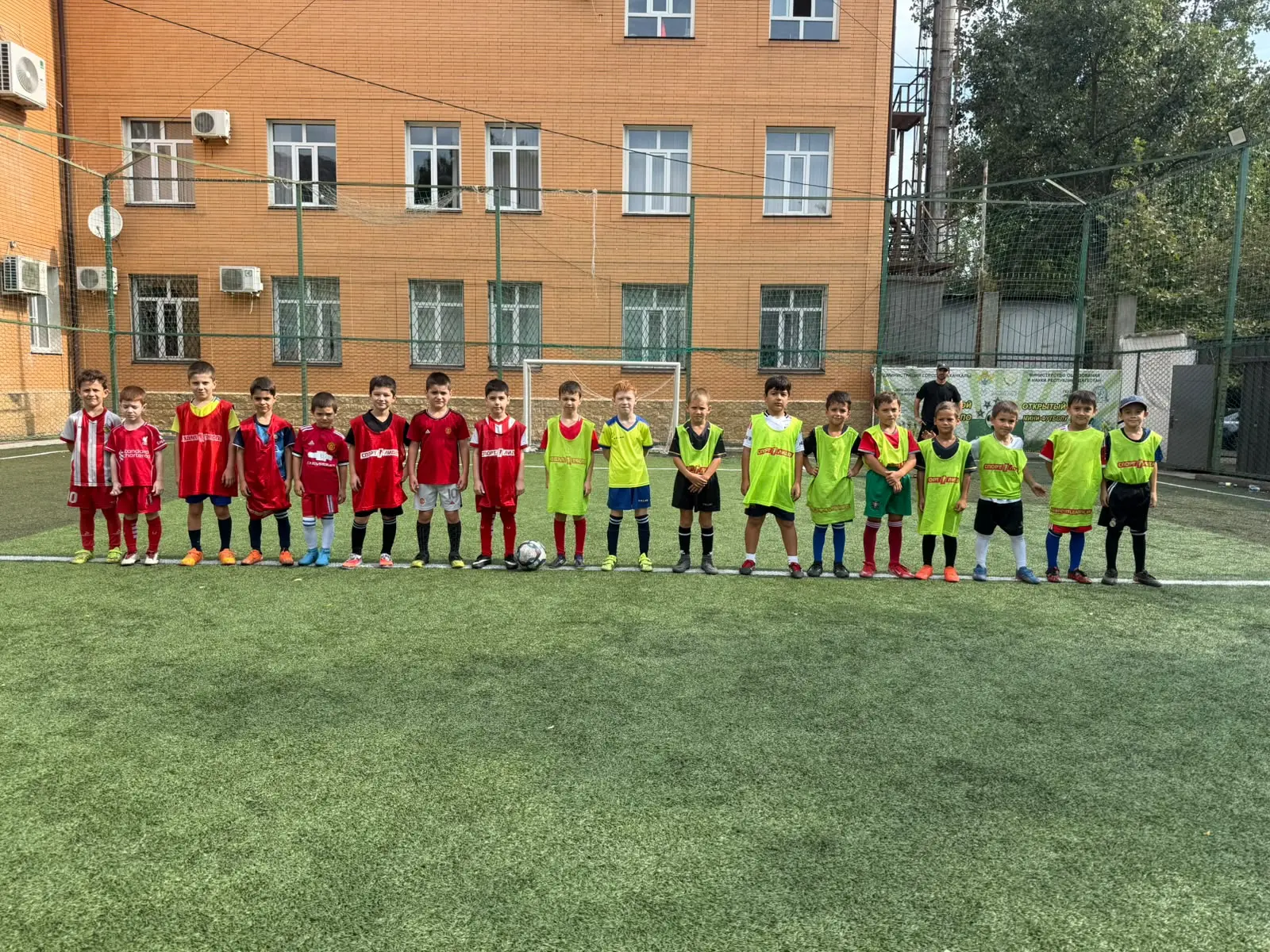 ⚽ Сегодня в спортивной школе «Олимп» состоялась товарищеская футбольная игра между кома...