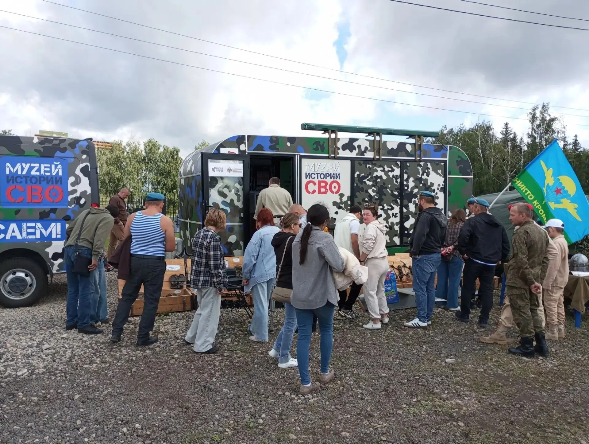 🚌 Наши инфотраки снова в пути! От железнодорожников — к крылатой пехоте!