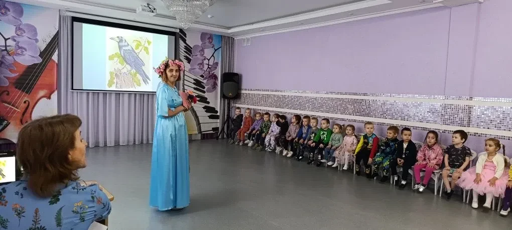 Ребята вторых младших и средних групп отправились в путешествие в весенний лес. Хоровод...