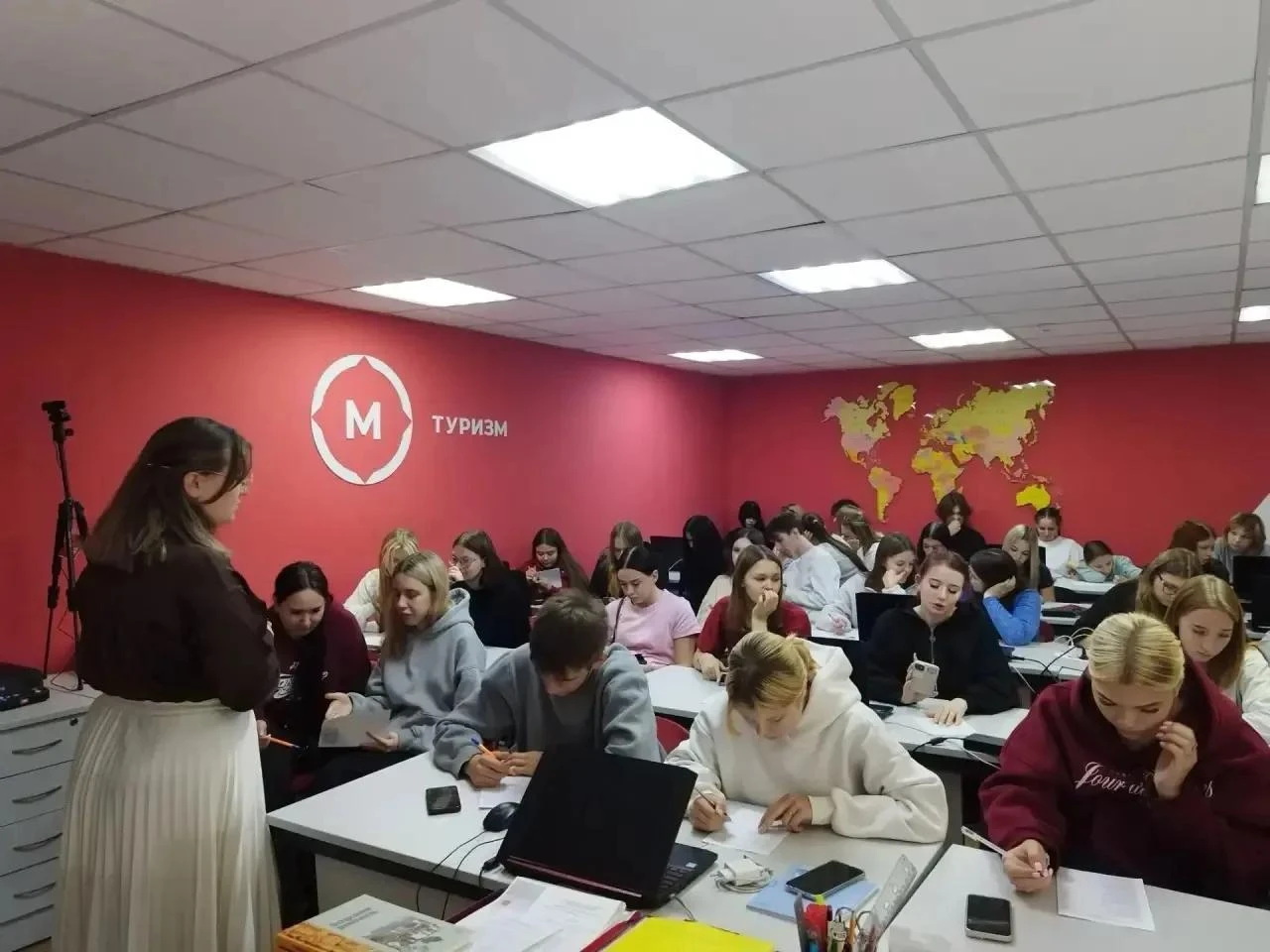 Интернет в помощь, но не в ущерб жизни! 📲