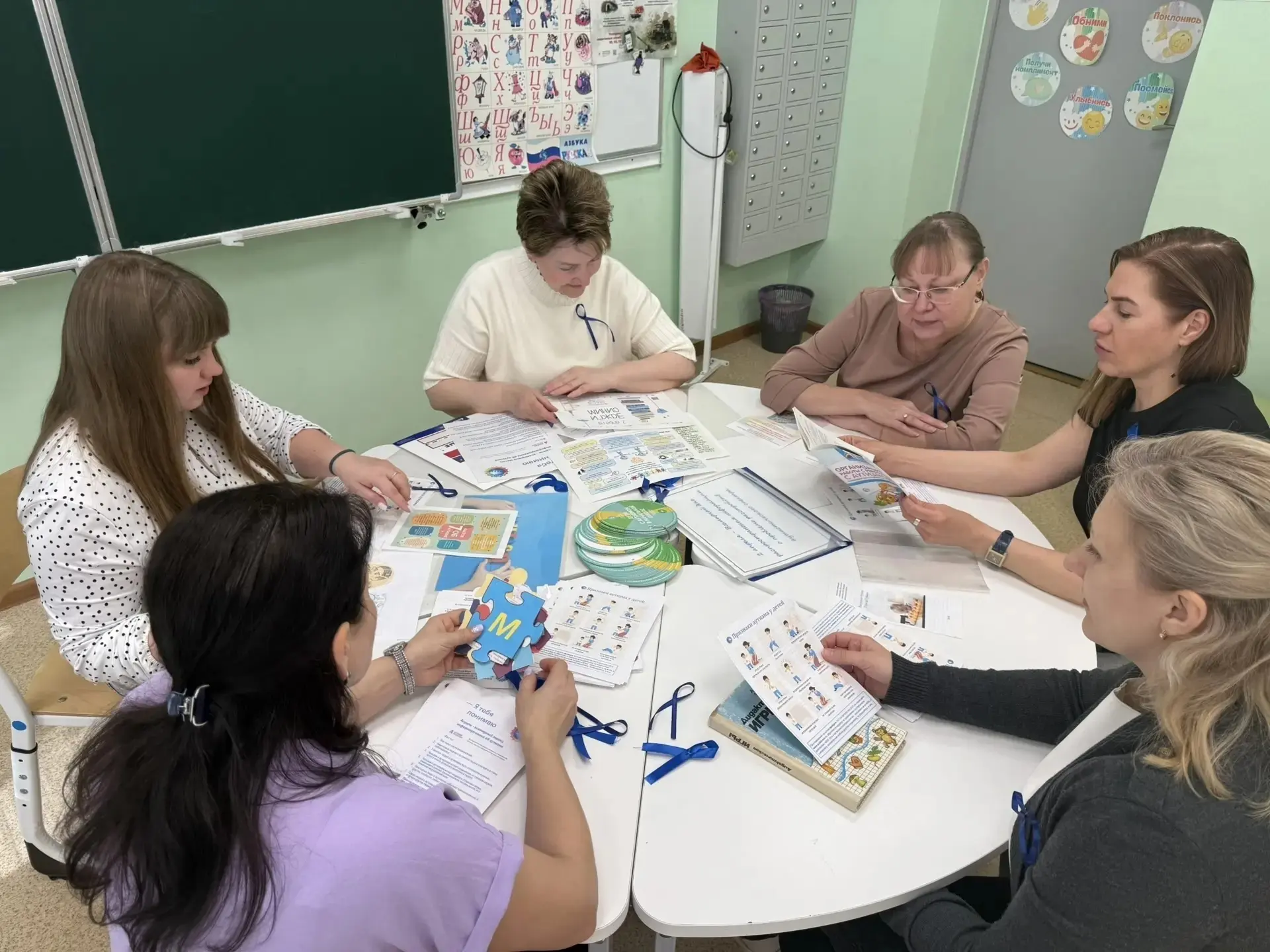 🎗 Педагоги ресурсного класса, провели круглый стол на тему: «Психологическое сопровождение детей с Р