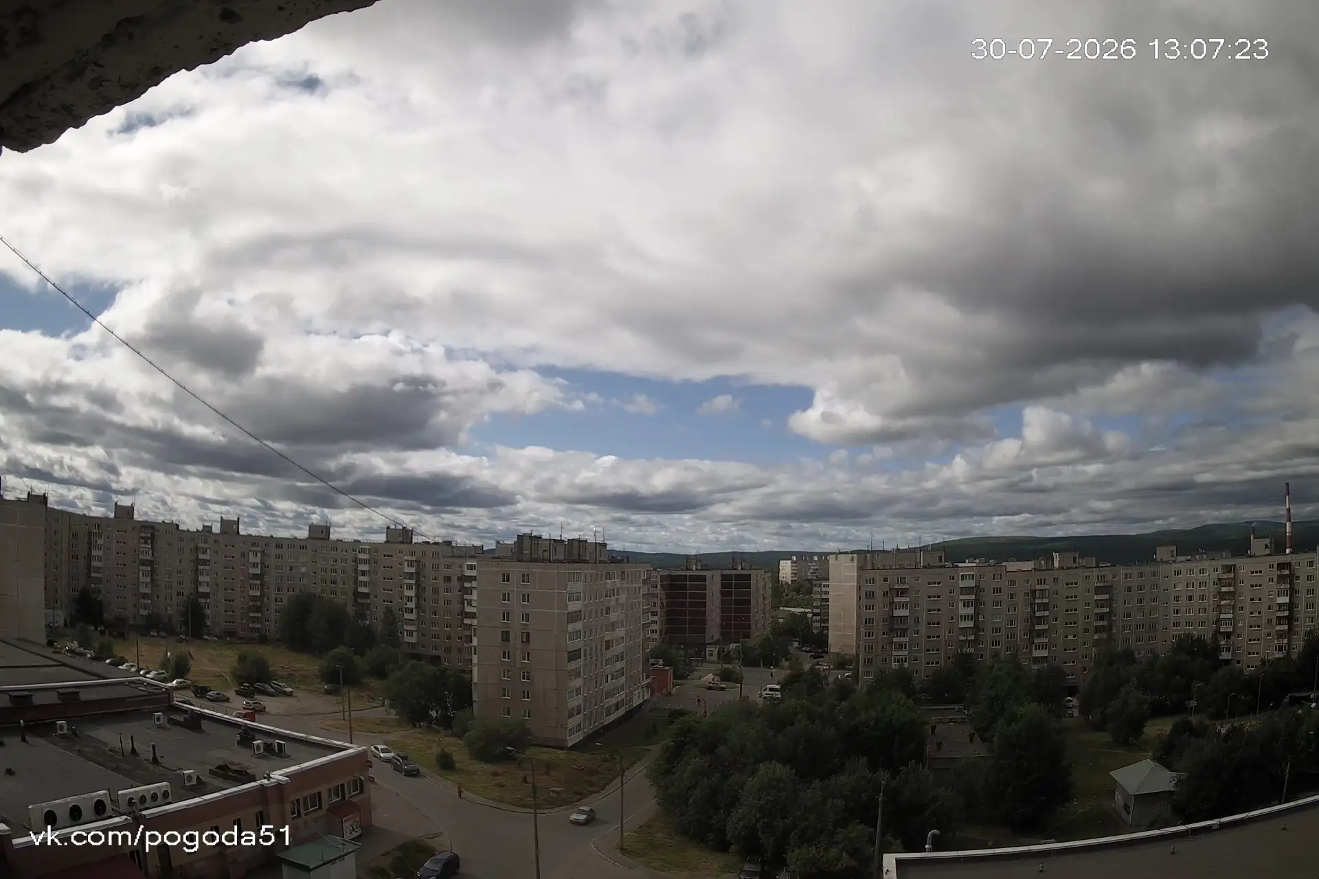 Прощаемся с облачным ковром.
С запада к городу идут просветы! ☀️
Полностью чистого неба не будет, та
