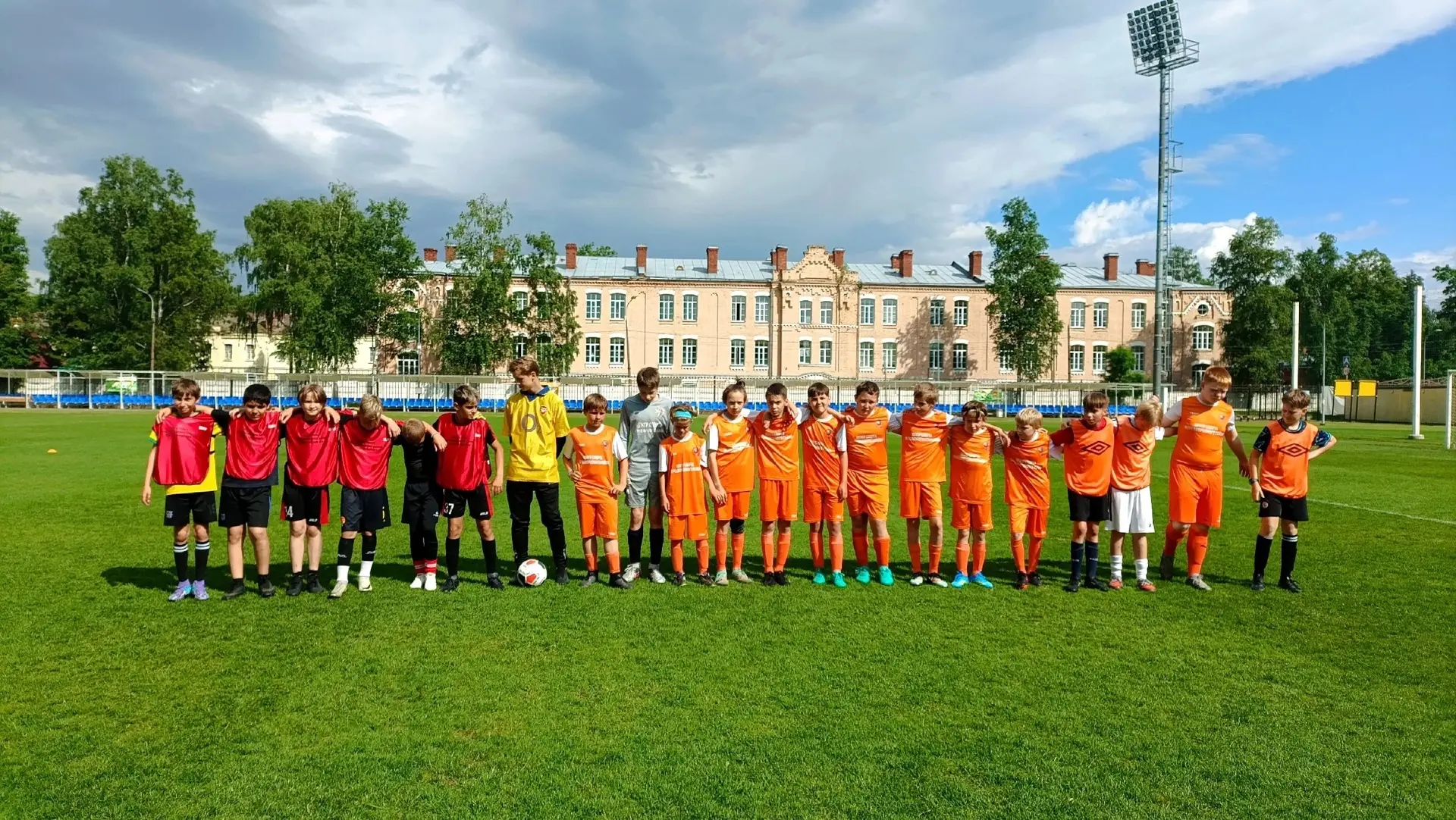 ⚽⚽⚽15 июня на стадионе СПб ГБУ "Центр спорта Петродворцового района" состоялось физкультурное меропр