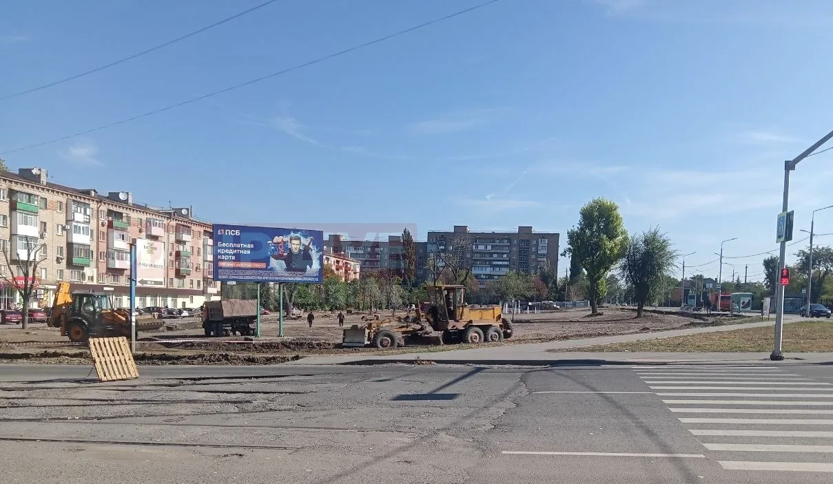 🌳Строительная суета на Херсонской в Луганске.