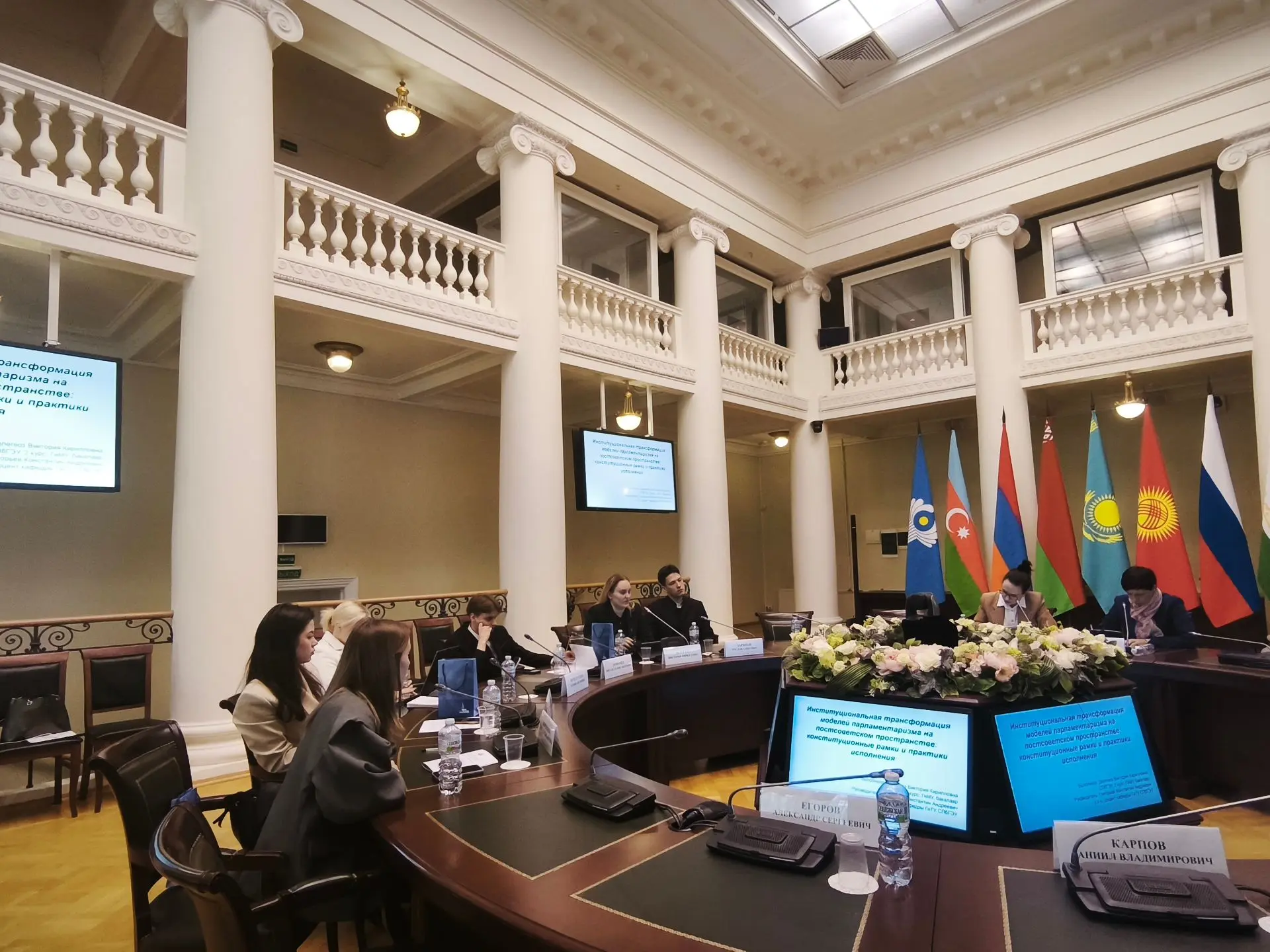 Студенты СПбГЭУ в Таврическом дворце