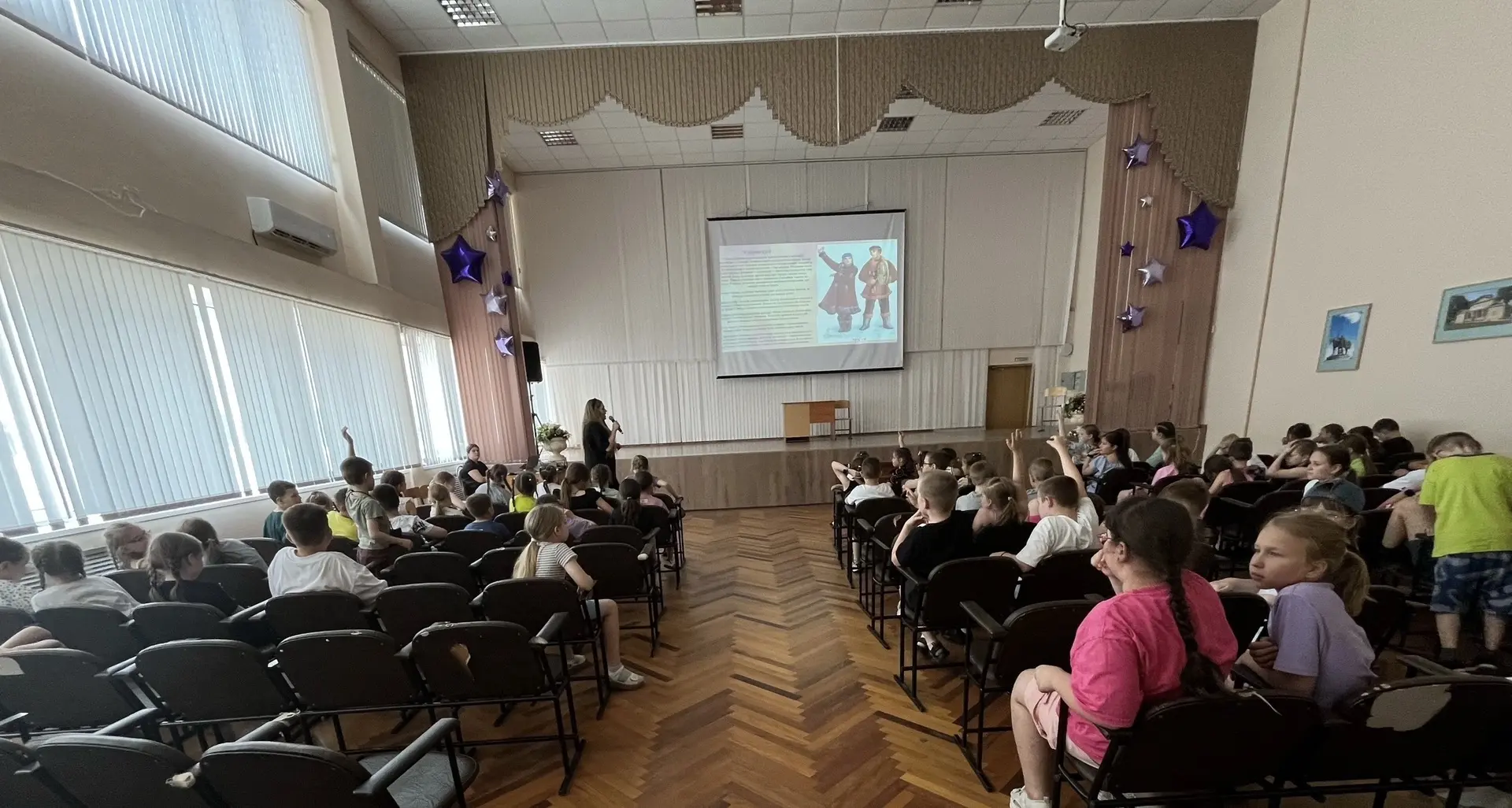 🇷🇺✨ В нашем лагере прошла увлекательная познавательная игра «Костюмы народов России»! ✨🇷🇺

Ребят