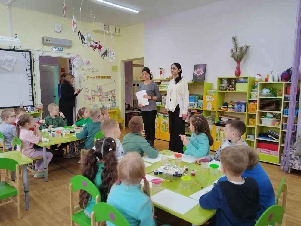 Активисты Центра образования школа №8 вместе с педагогом-организатором Чернышовой Е. Е. посетили дет
