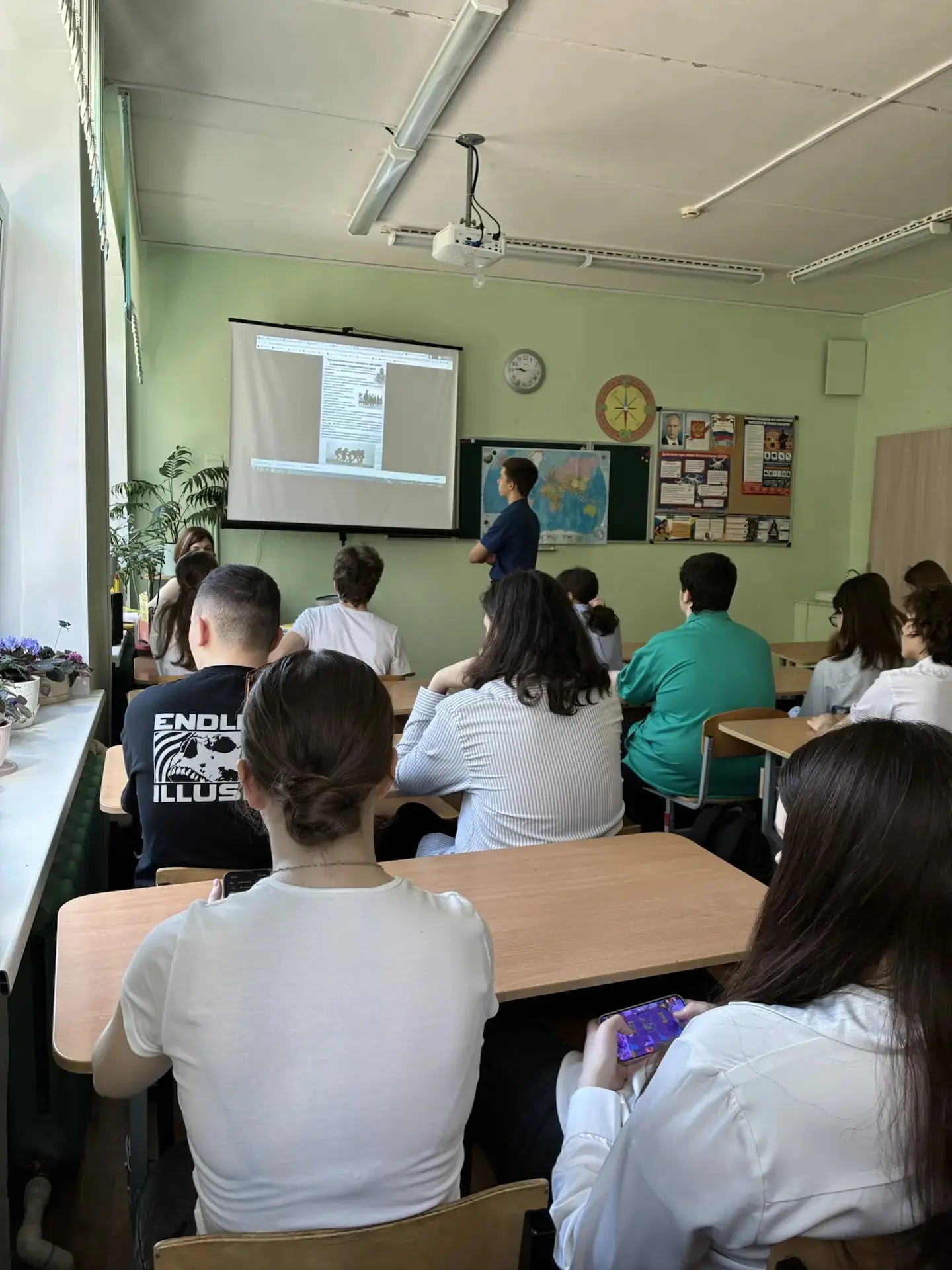 Продолжаем цикл занятий по основам безопасности. На этой неделе с учащимися 8 «Б» класса разобрали о