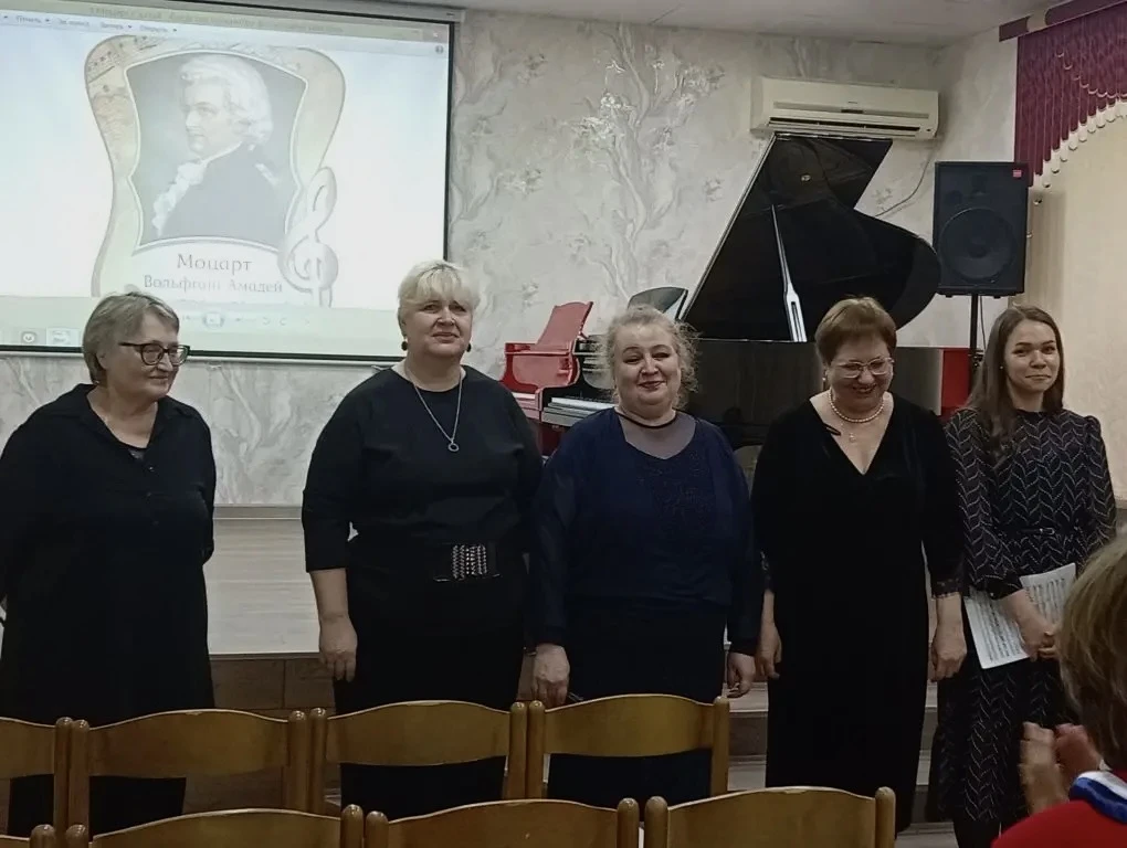 28 мая в зале школы прозвучала программа «В ансамбле с музыкой» посвященная 270-летию со дня рождени