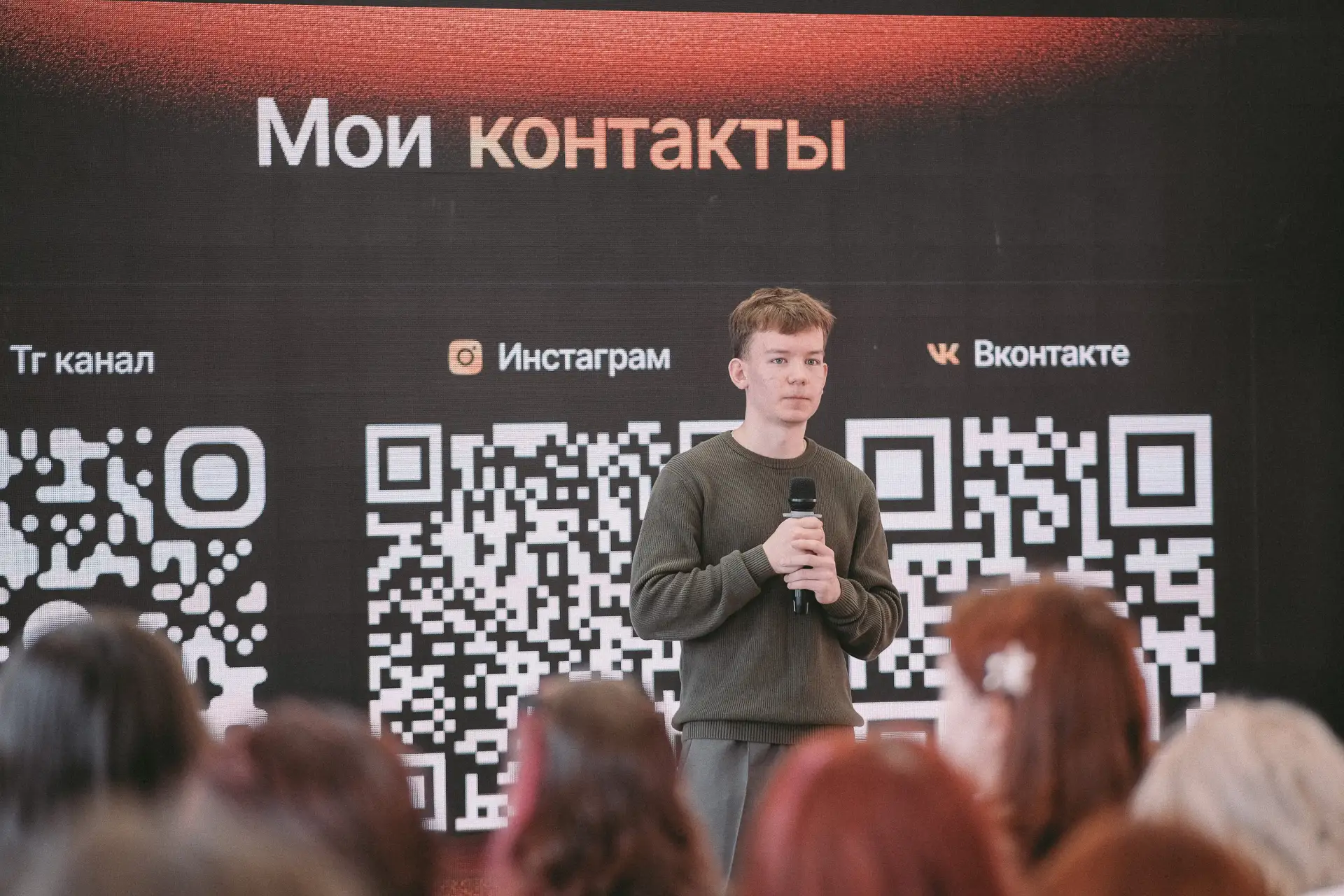 Заглянуть за кулисы профессии? Легко  В молодёжном центре «Высота» кафедра средового и графического 